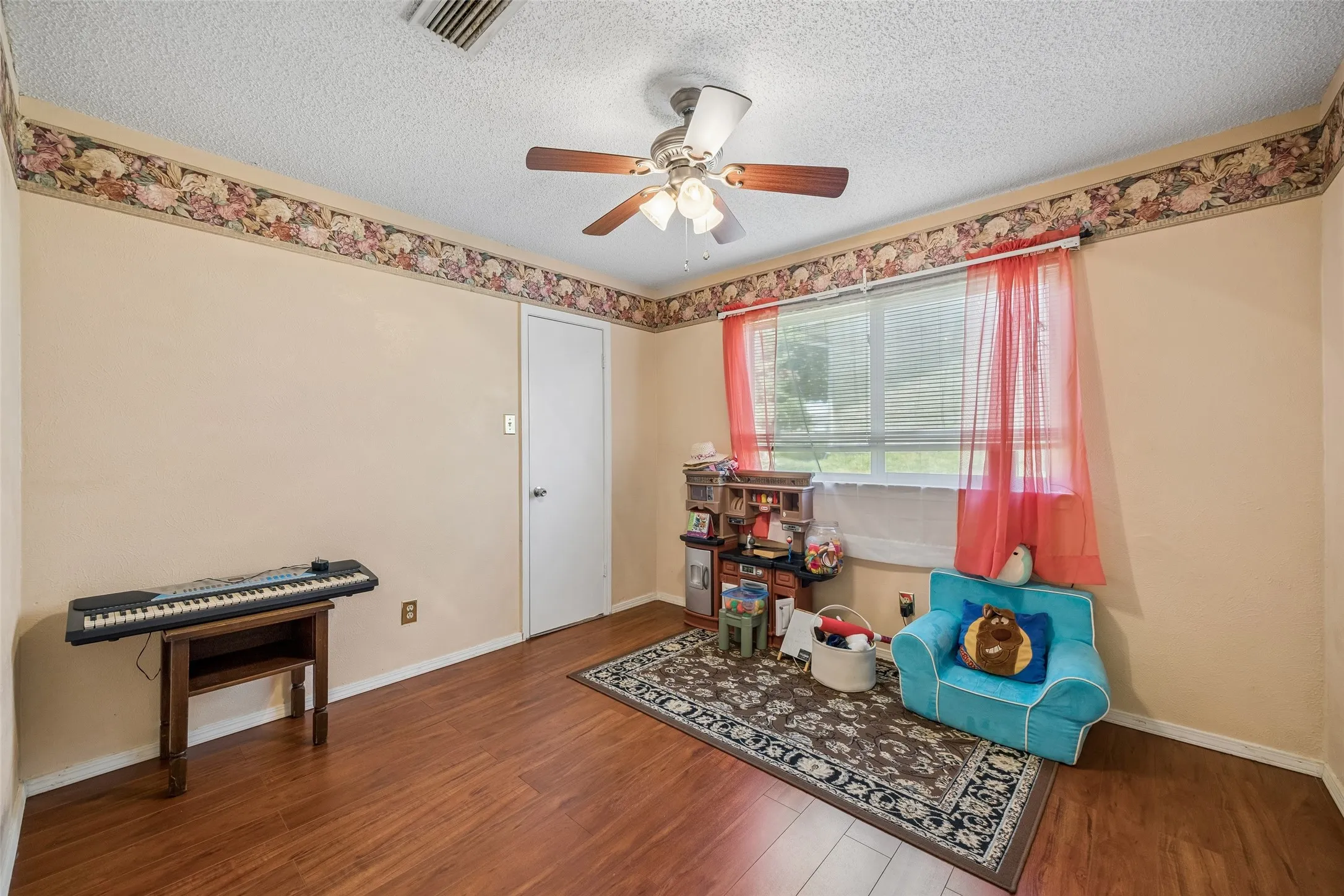 Single Family Residence For Sale in Dallas County , 3246 Wichita Drive, Mesquite, Texas 75149, 4 Bedroom, 2 Bathroom, Garage spaces, 2,112 Sqft, built in 1981, mls#21358611, Real Estate Agent in Mesquite, Homes For Sale in Dallas county, Homes For Sale in Mesquite, Realtor in Mesquite Texas, Real Estate Brokerage Independent Realty Texas, Luminita Cordes Realtor