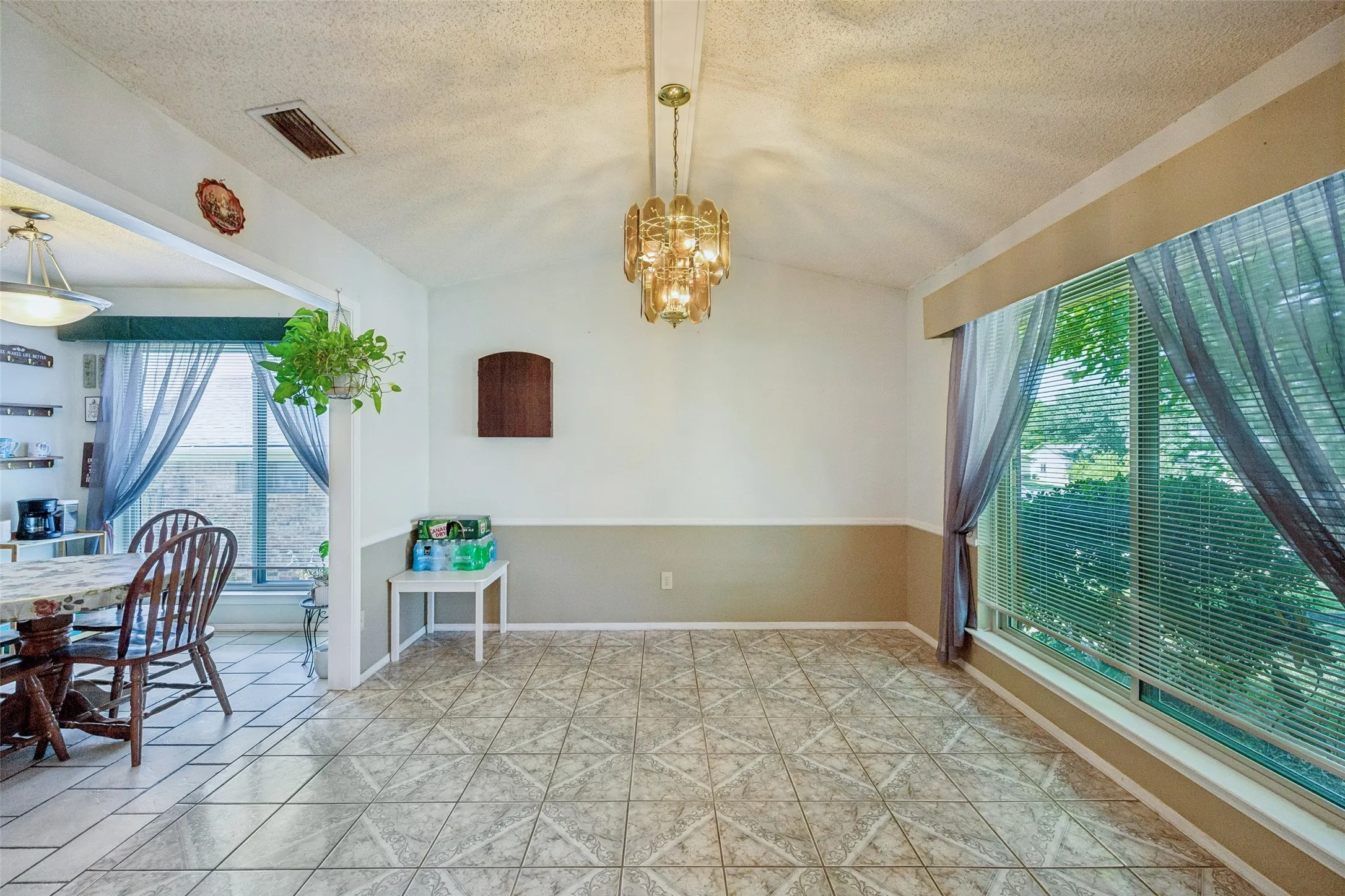 Single Family Residence For Sale in Dallas County , 3246 Wichita Drive, Mesquite, Texas 75149, 4 Bedroom, 2 Bathroom, Garage spaces, 2,112 Sqft, built in 1981, mls#21358611, Real Estate Agent in Mesquite, Homes For Sale in Dallas county, Homes For Sale in Mesquite, Realtor in Mesquite Texas, Real Estate Brokerage Independent Realty Texas, Luminita Cordes Realtor