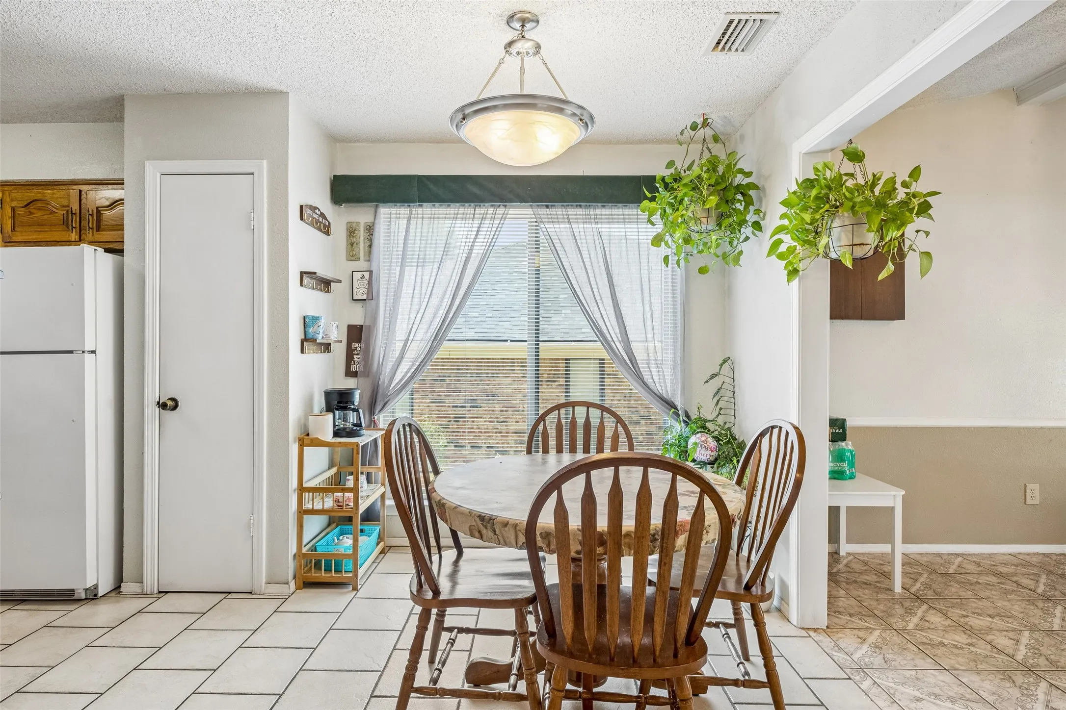 Single Family Residence For Sale in Dallas County , 3246 Wichita Drive, Mesquite, Texas 75149, 4 Bedroom, 2 Bathroom, Garage spaces, 2,112 Sqft, built in 1981, mls#21358611, Real Estate Agent in Mesquite, Homes For Sale in Dallas county, Homes For Sale in Mesquite, Realtor in Mesquite Texas, Real Estate Brokerage Independent Realty Texas, Luminita Cordes Realtor