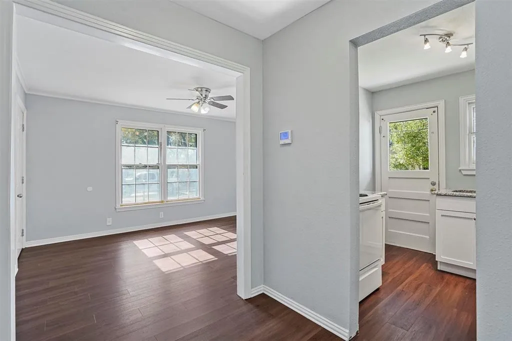 Single Family Residence For Rent in Johnson County , 210 W Willingham Street B, Cleburne, Texas 76033, 1 Bedroom, 1 Bathroom, Garage spaces, 700 Sqft, built in 0, mls#21360392, Real Estate Agent in Cleburne, Homes For Rent in Johnson county, Homes For Rent in Cleburne, Realtor in Cleburne Texas, Real Estate Brokerage Independent Realty Texas, Luminita Cordes Realtor