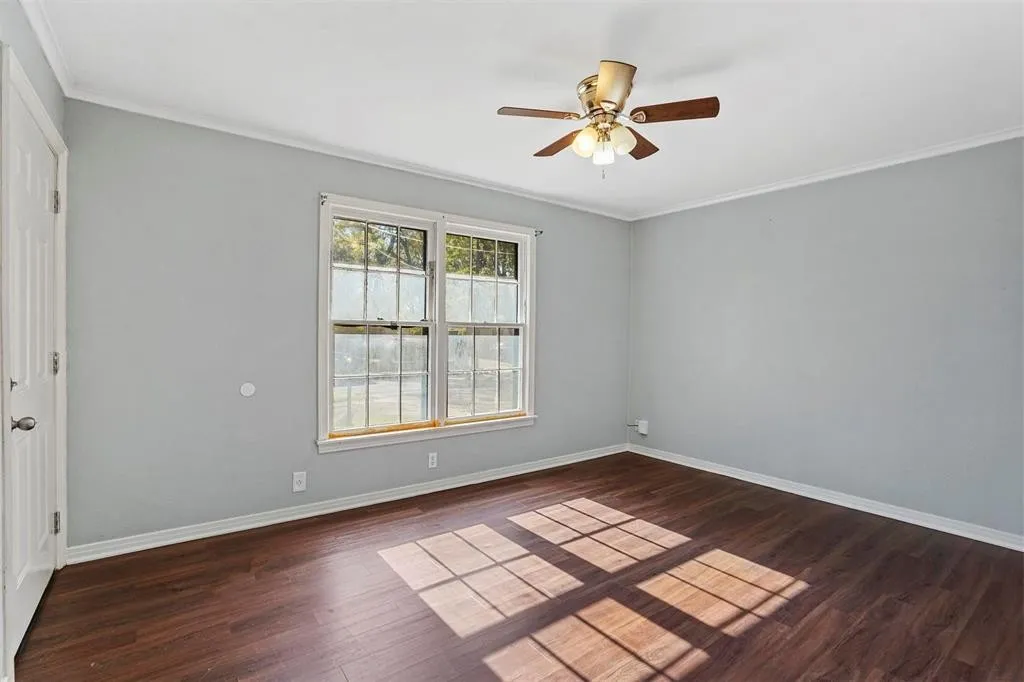 Single Family Residence For Rent in Johnson County , 210 W Willingham Street B, Cleburne, Texas 76033, 1 Bedroom, 1 Bathroom, Garage spaces, 700 Sqft, built in 0, mls#21360392, Real Estate Agent in Cleburne, Homes For Rent in Johnson county, Homes For Rent in Cleburne, Realtor in Cleburne Texas, Real Estate Brokerage Independent Realty Texas, Luminita Cordes Realtor