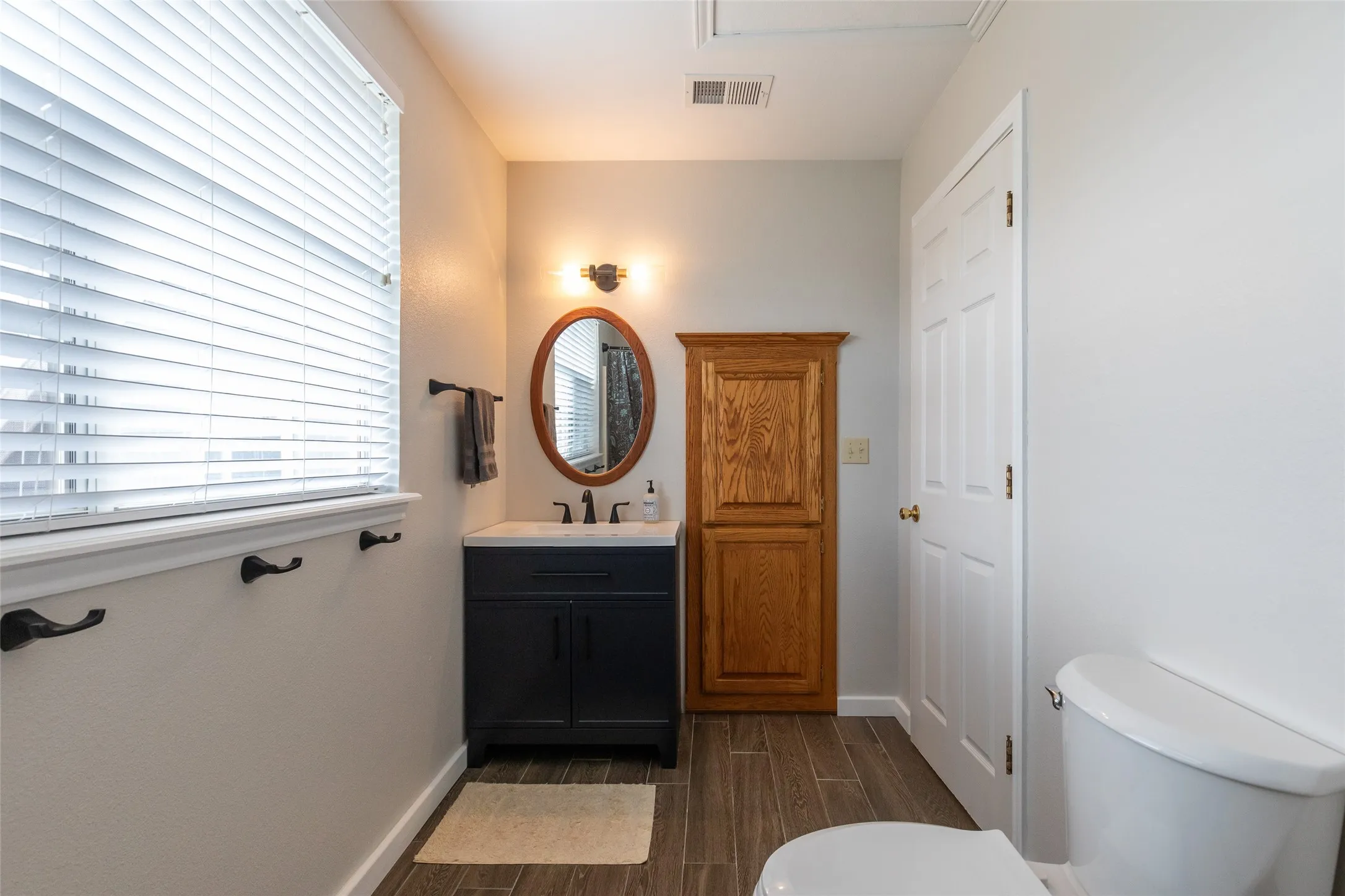 Single Family Residence For Sale in Taylor County , 125 County Road 694, Buffalo Gap, Texas 79508, 3 Bedroom, 3 Bathroom, 2 Garage spaces, 2,170 Sqft, built in 1998, mls#21357324, Real Estate Agent in Buffalo Gap, Homes For Sale in Taylor county, Homes For Sale in Buffalo Gap, Realtor in Buffalo Gap Texas, Real Estate Brokerage Independent Realty Texas, Luminita Cordes Realtor