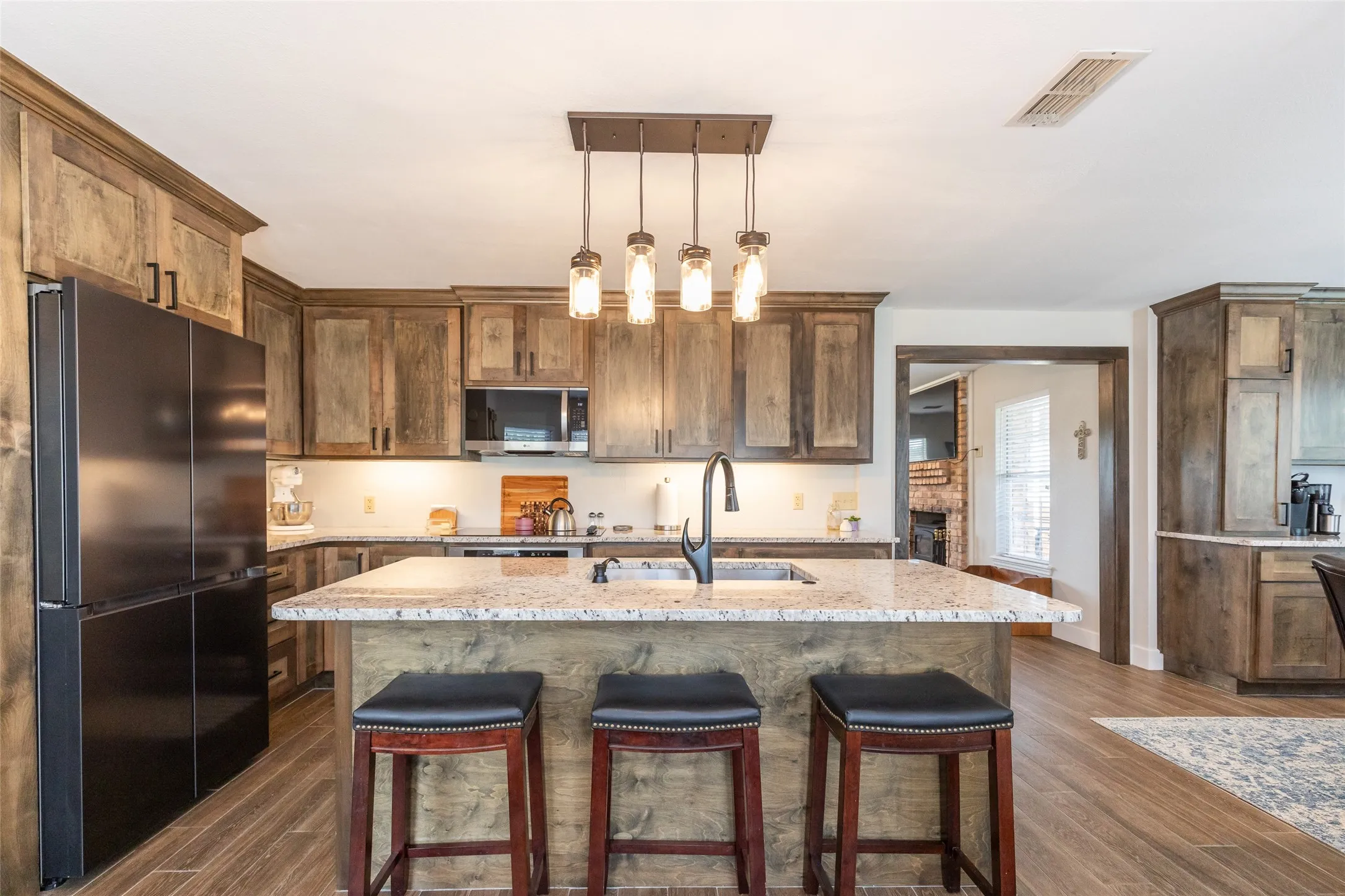 Single Family Residence For Sale in Taylor County , 125 County Road 694, Buffalo Gap, Texas 79508, 3 Bedroom, 3 Bathroom, 2 Garage spaces, 2,170 Sqft, built in 1998, mls#21357324, Real Estate Agent in Buffalo Gap, Homes For Sale in Taylor county, Homes For Sale in Buffalo Gap, Realtor in Buffalo Gap Texas, Real Estate Brokerage Independent Realty Texas, Luminita Cordes Realtor
