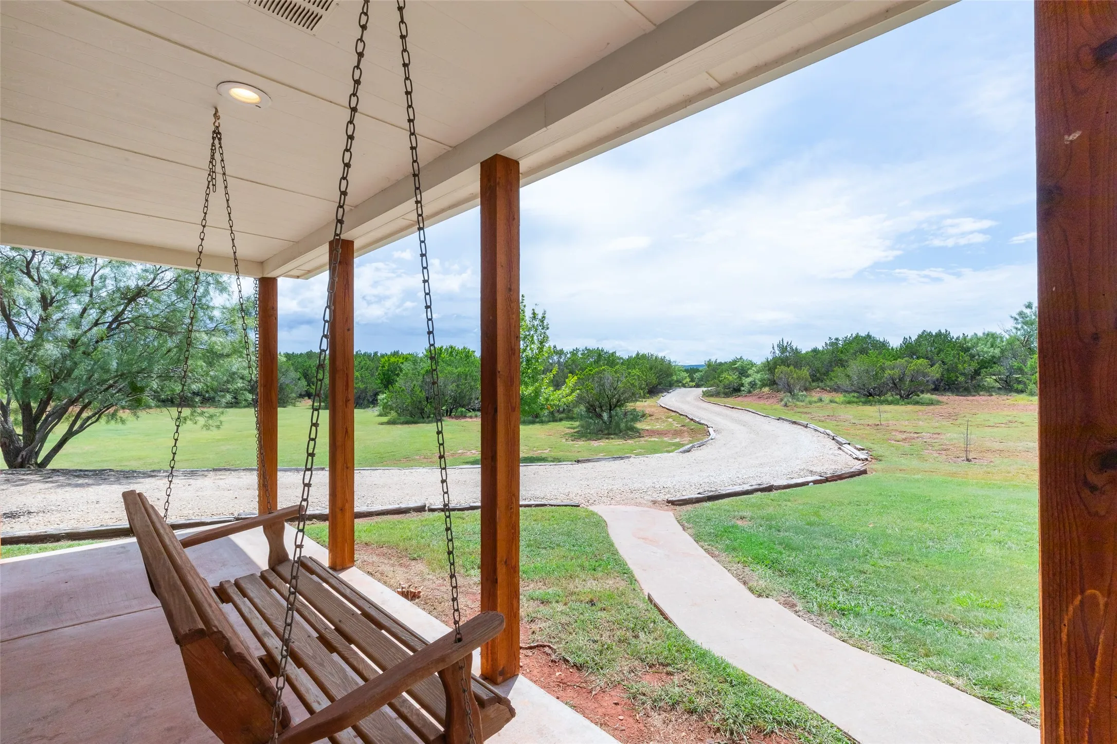 Single Family Residence For Sale in Taylor County , 125 County Road 694, Buffalo Gap, Texas 79508, 3 Bedroom, 3 Bathroom, 2 Garage spaces, 2,170 Sqft, built in 1998, mls#21357324, Real Estate Agent in Buffalo Gap, Homes For Sale in Taylor county, Homes For Sale in Buffalo Gap, Realtor in Buffalo Gap Texas, Real Estate Brokerage Independent Realty Texas, Luminita Cordes Realtor