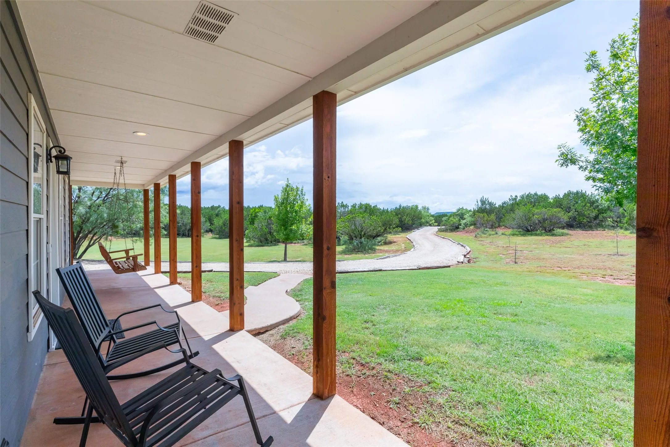 Single Family Residence For Sale in Taylor County , 125 County Road 694, Buffalo Gap, Texas 79508, 3 Bedroom, 3 Bathroom, 2 Garage spaces, 2,170 Sqft, built in 1998, mls#21357324, Real Estate Agent in Buffalo Gap, Homes For Sale in Taylor county, Homes For Sale in Buffalo Gap, Realtor in Buffalo Gap Texas, Real Estate Brokerage Independent Realty Texas, Luminita Cordes Realtor