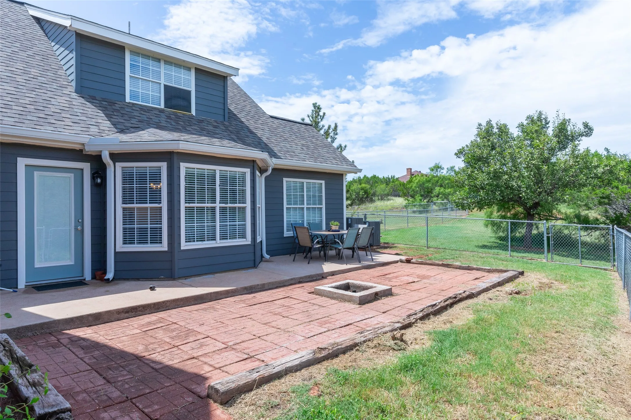 Single Family Residence For Sale in Taylor County , 125 County Road 694, Buffalo Gap, Texas 79508, 3 Bedroom, 3 Bathroom, 2 Garage spaces, 2,170 Sqft, built in 1998, mls#21357324, Real Estate Agent in Buffalo Gap, Homes For Sale in Taylor county, Homes For Sale in Buffalo Gap, Realtor in Buffalo Gap Texas, Real Estate Brokerage Independent Realty Texas, Luminita Cordes Realtor