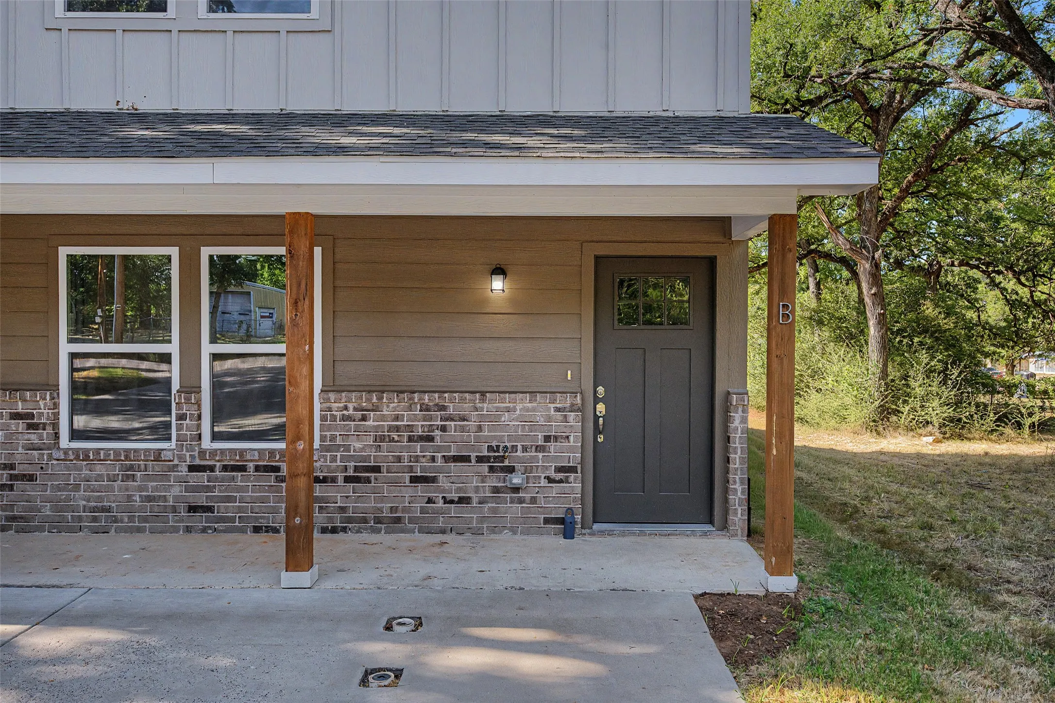 Duplex For Sale in Tarrant County , 6112 Mccullar Street, Haltom City, Texas 76117, 6 Bedroom, 6 Bathroom, Garage spaces, 0 Sqft, built in 2024, mls#21357387, Real Estate Agent in Haltom City, Homes For Sale in Tarrant county, Homes For Sale in Haltom City, Realtor in Haltom City Texas, Real Estate Brokerage Independent Realty Texas, Luminita Cordes Realtor