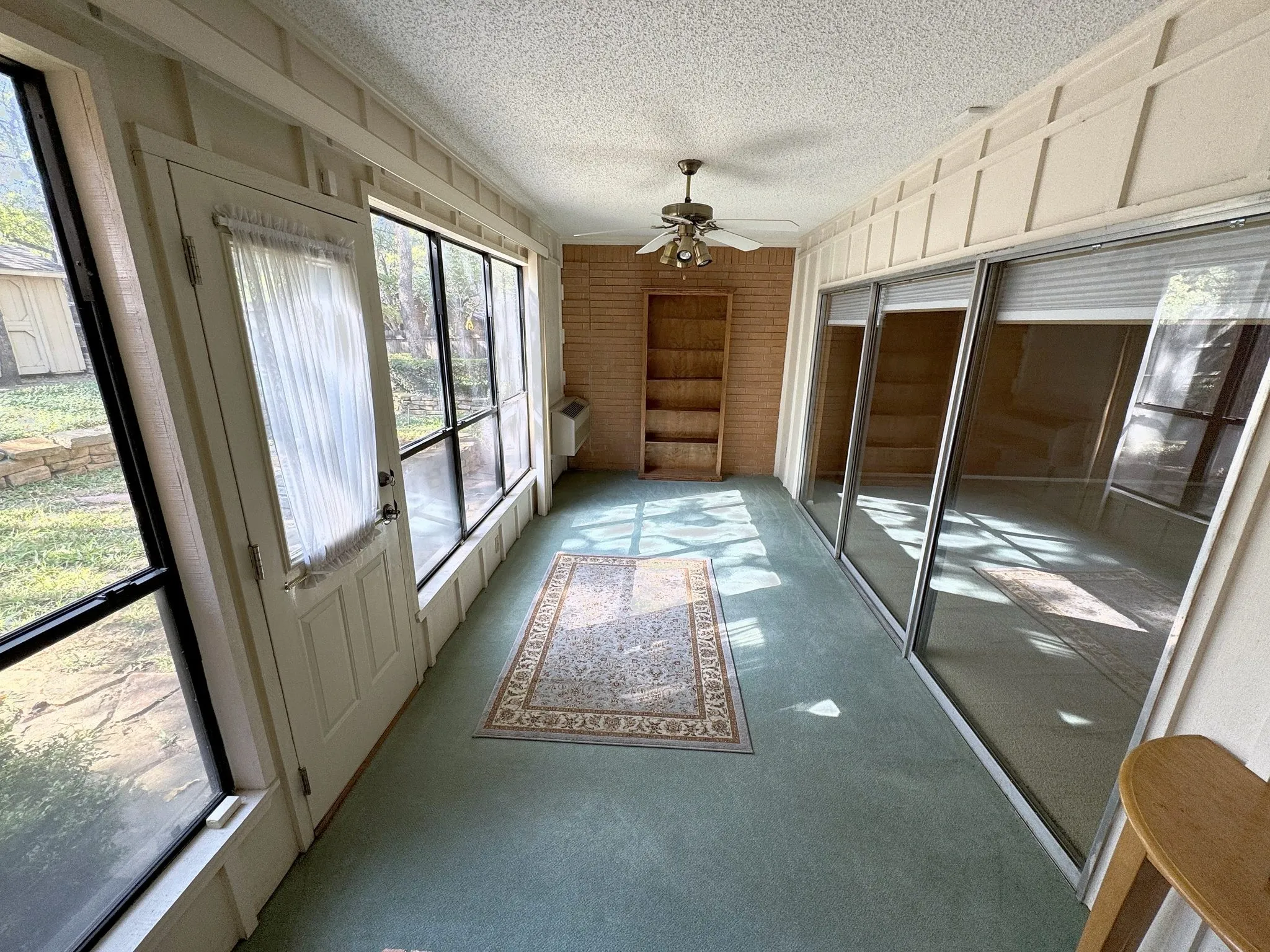 Great for sunroom, extra living, office, exercise