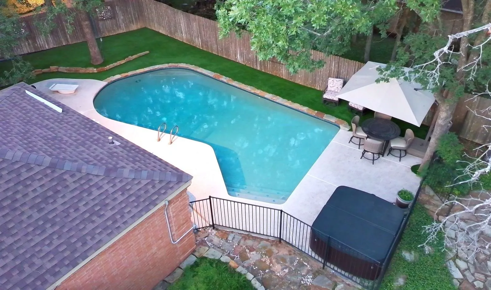 Single Family Residence For Sale in Tarrant County , 1205 Riverview Drive, Arlington, Texas 76012, 4 Bedroom, 4 Bathroom, 3 Garage spaces, 3,330 Sqft, built in 1975, mls#21359507, Real Estate Agent in Arlington, Homes For Sale in Tarrant county, Homes For Sale in Arlington, Realtor in Arlington Texas, Real Estate Brokerage Independent Realty Texas, Luminita Cordes Realtor
