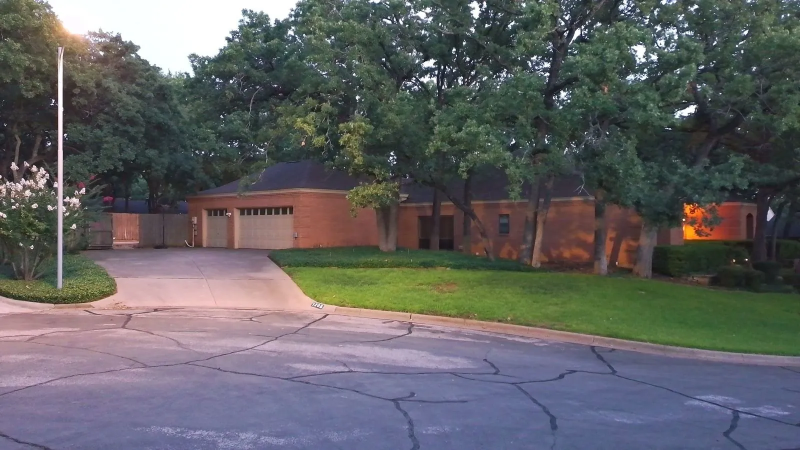 Extra wide driveway for more parking space