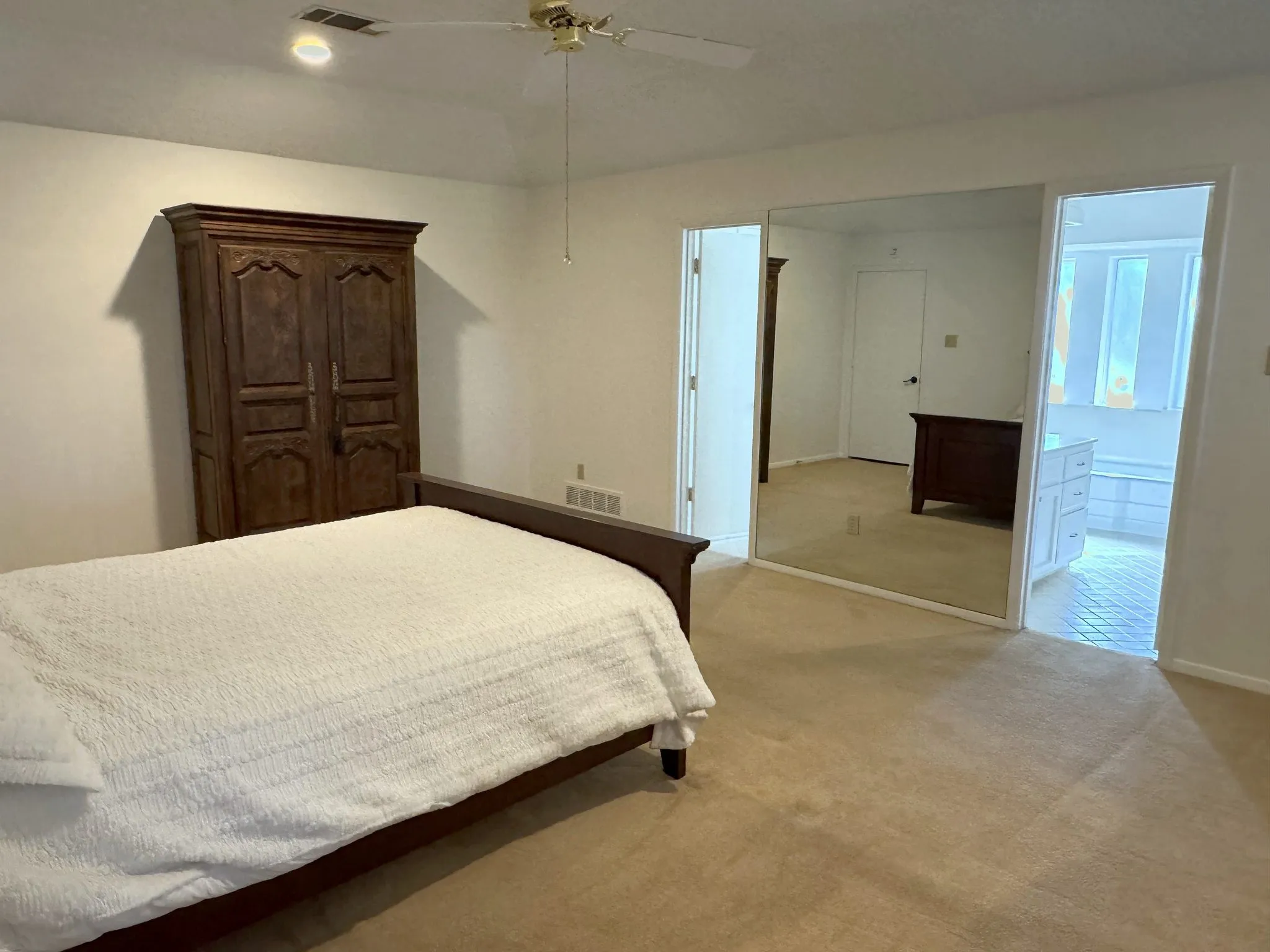 Single Family Residence For Sale in Tarrant County , 1205 Riverview Drive, Arlington, Texas 76012, 4 Bedroom, 4 Bathroom, 3 Garage spaces, 3,330 Sqft, built in 1975, mls#21359507, Real Estate Agent in Arlington, Homes For Sale in Tarrant county, Homes For Sale in Arlington, Realtor in Arlington Texas, Real Estate Brokerage Independent Realty Texas, Luminita Cordes Realtor