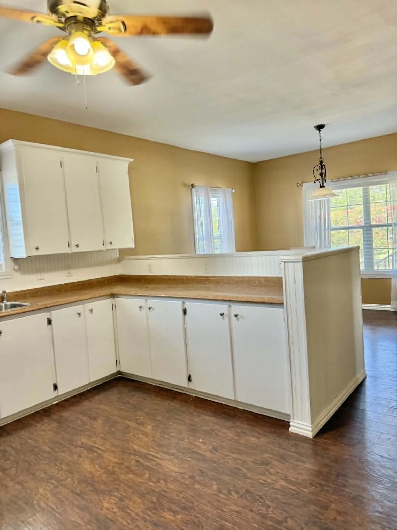 Single Family Residence For Sale in Comanche County , 203 Avenue C, Gustine, Texas 76455, 2 Bedroom, 1 Bathroom, Garage spaces, 1,106 Sqft, built in 1945, mls#21360494, Real Estate Agent in Gustine, Homes For Sale in Comanche county, Homes For Sale in Gustine, Realtor in Gustine Texas, Real Estate Brokerage Independent Realty Texas, Luminita Cordes Realtor