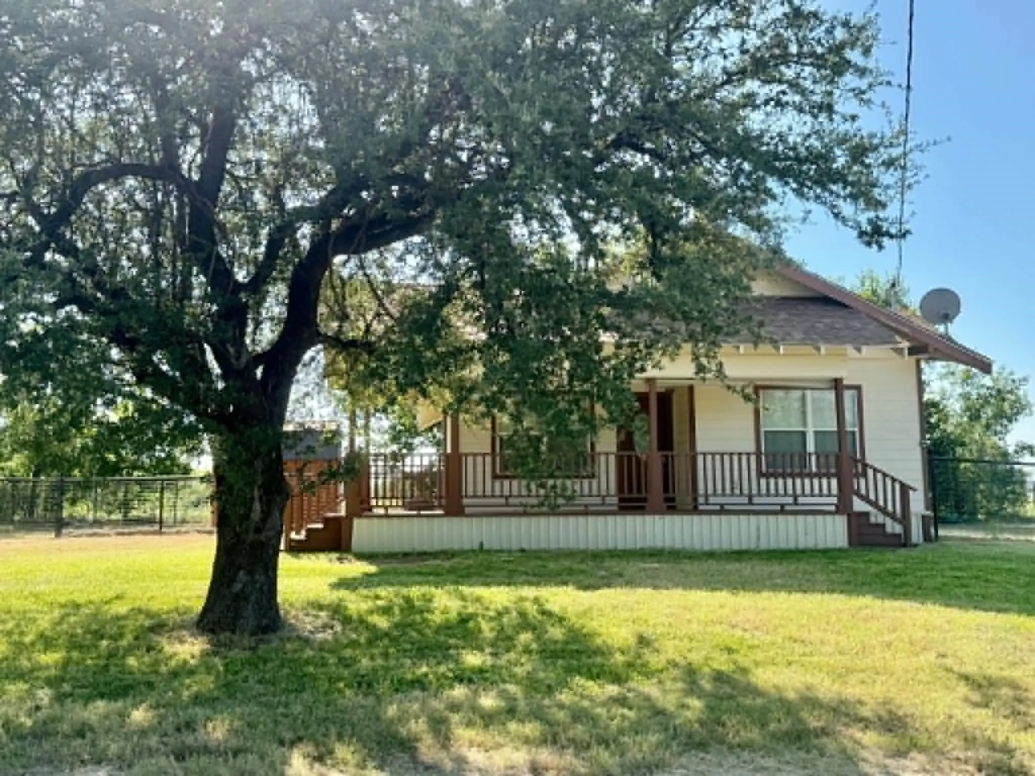 Single Family Residence For Sale in Comanche County , 203 Avenue C, Gustine, Texas 76455, 2 Bedroom, 1 Bathroom, Garage spaces, 1,106 Sqft, built in 1945, mls#21360494, Real Estate Agent in Gustine, Homes For Sale in Comanche county, Homes For Sale in Gustine, Realtor in Gustine Texas, Real Estate Brokerage Independent Realty Texas, Luminita Cordes Realtor