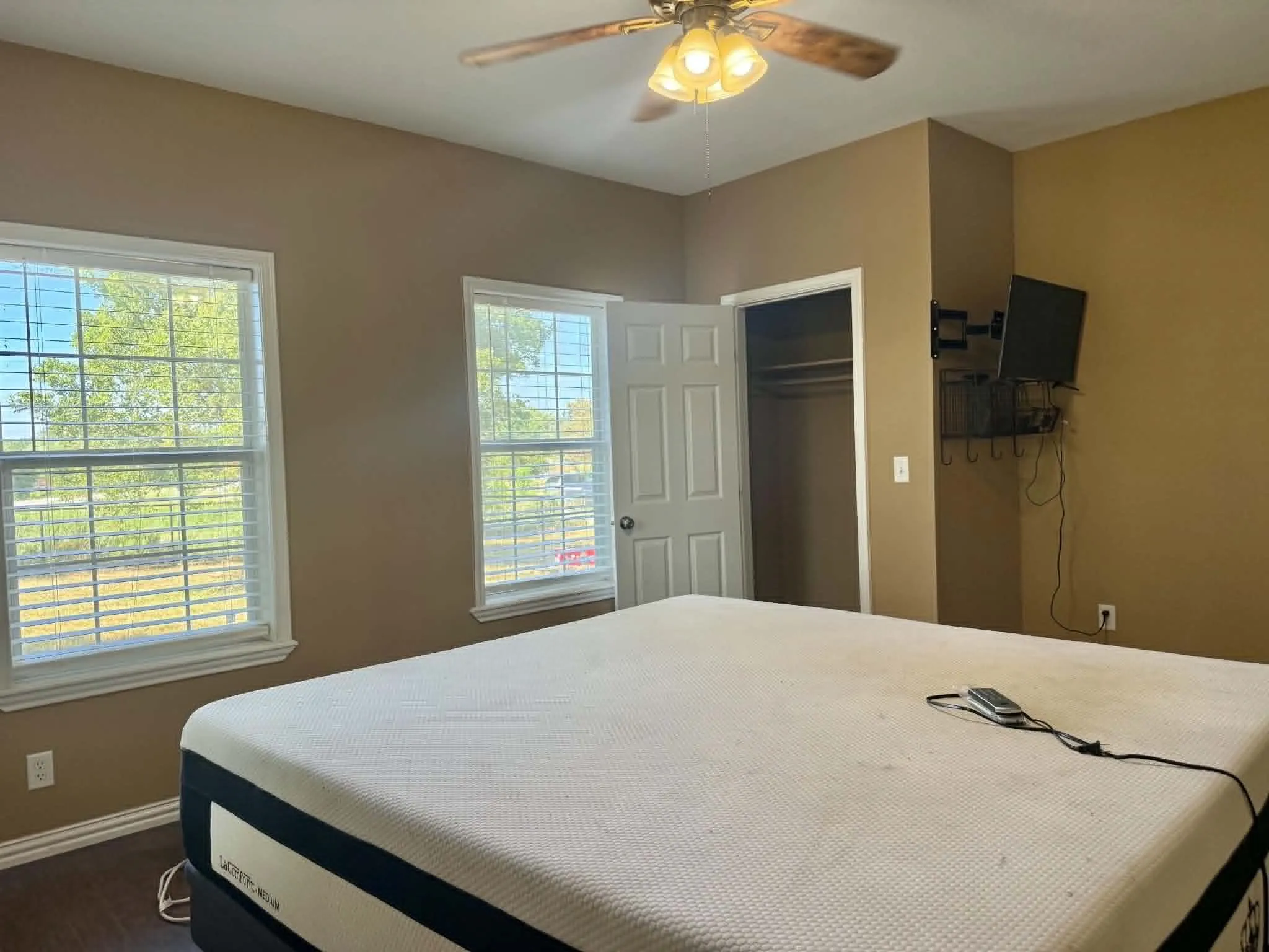 Single Family Residence For Sale in Comanche County , 203 Avenue C, Gustine, Texas 76455, 2 Bedroom, 1 Bathroom, Garage spaces, 1,106 Sqft, built in 1945, mls#21360494, Real Estate Agent in Gustine, Homes For Sale in Comanche county, Homes For Sale in Gustine, Realtor in Gustine Texas, Real Estate Brokerage Independent Realty Texas, Luminita Cordes Realtor