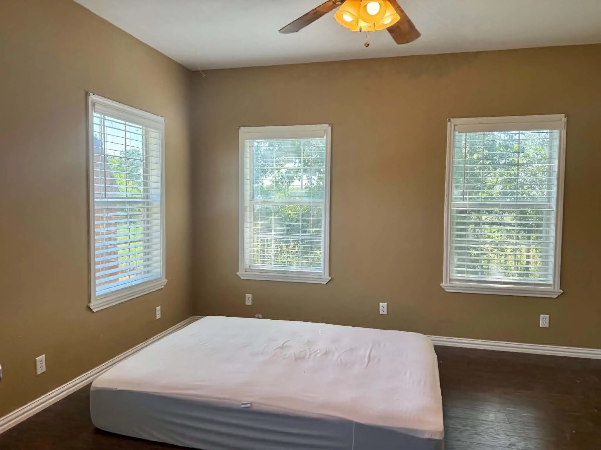 Single Family Residence For Sale in Comanche County , 203 Avenue C, Gustine, Texas 76455, 2 Bedroom, 1 Bathroom, Garage spaces, 1,106 Sqft, built in 1945, mls#21360494, Real Estate Agent in Gustine, Homes For Sale in Comanche county, Homes For Sale in Gustine, Realtor in Gustine Texas, Real Estate Brokerage Independent Realty Texas, Luminita Cordes Realtor