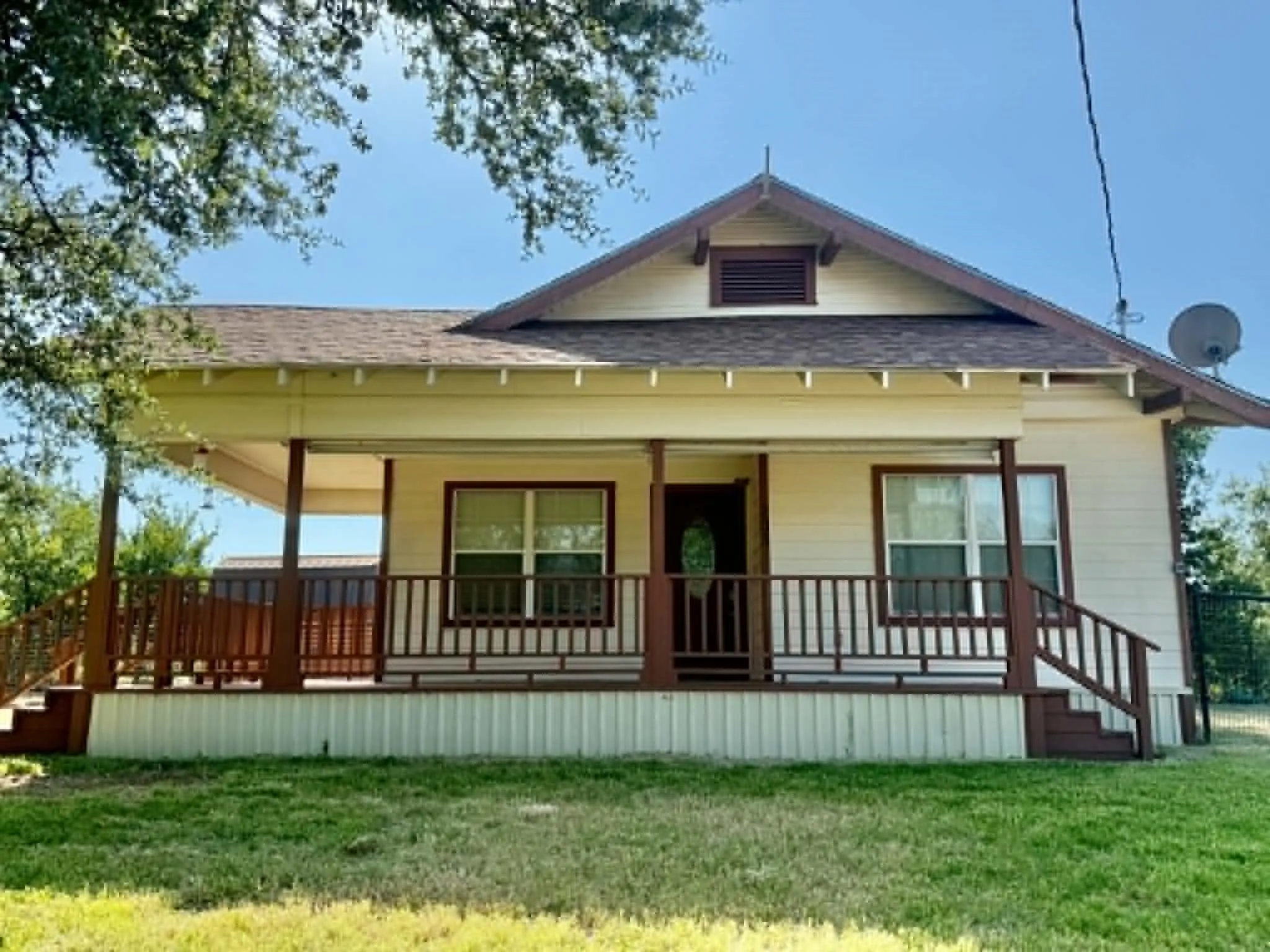 Single Family Residence For Sale in Comanche County , 203 Avenue C, Gustine, Texas 76455, 2 Bedroom, 1 Bathroom, Garage spaces, 1,106 Sqft, built in 1945, mls#21360494, Real Estate Agent in Gustine, Homes For Sale in Comanche county, Homes For Sale in Gustine, Realtor in Gustine Texas, Real Estate Brokerage Independent Realty Texas, Luminita Cordes Realtor