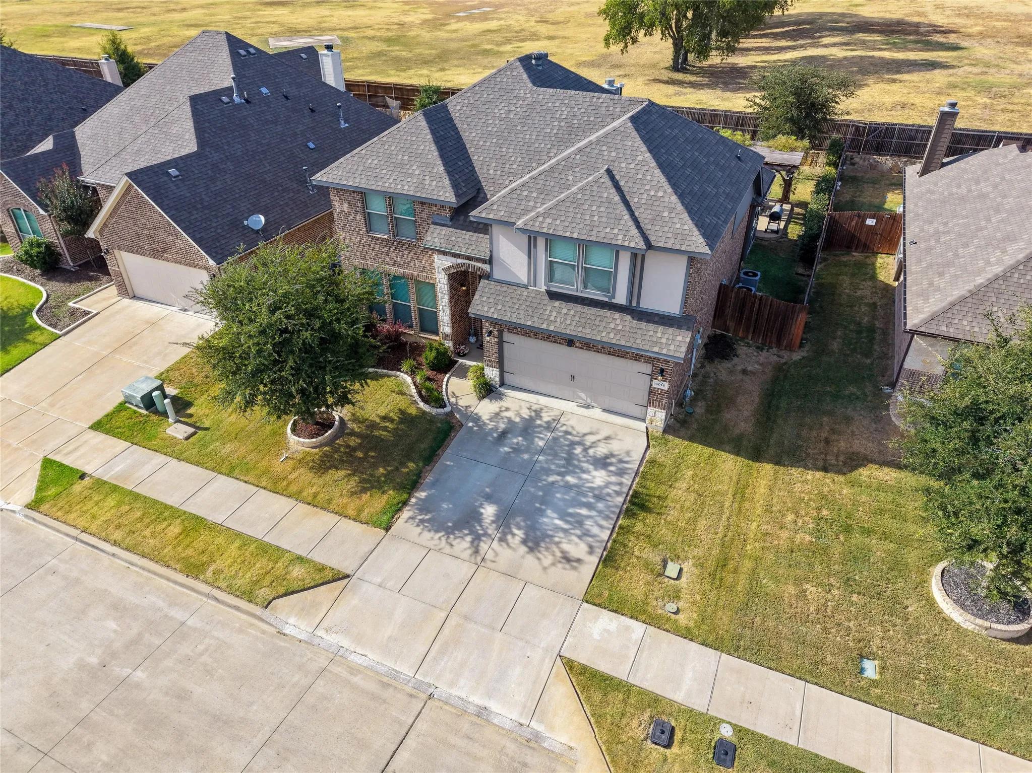 Single Family Residence For Sale in Tarrant County , 6016 Dunnlevy Drive, Fort Worth, Texas 76179, 3 Bedroom, 3 Bathroom, 2 Garage spaces, 2,611 Sqft, built in 2018, mls#21360457, Real Estate Agent in Fort Worth, Homes For Sale in Tarrant county, Homes For Sale in Fort Worth, Realtor in Fort Worth Texas, Real Estate Brokerage Independent Realty Texas, Luminita Cordes Realtor