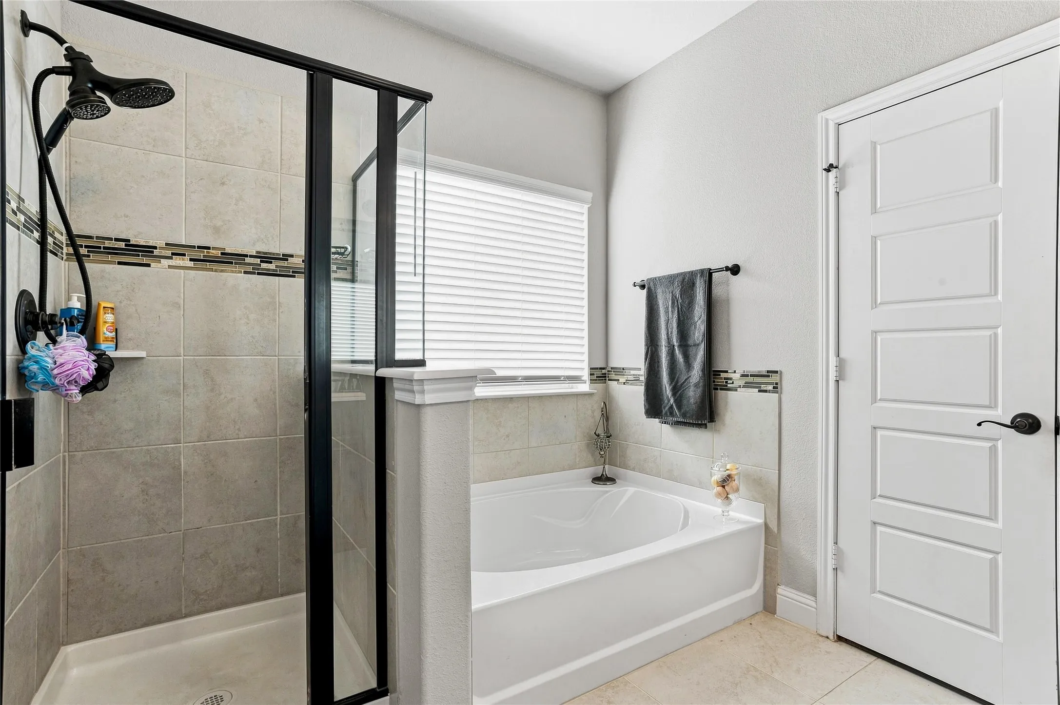 Separate garden tub and shower
