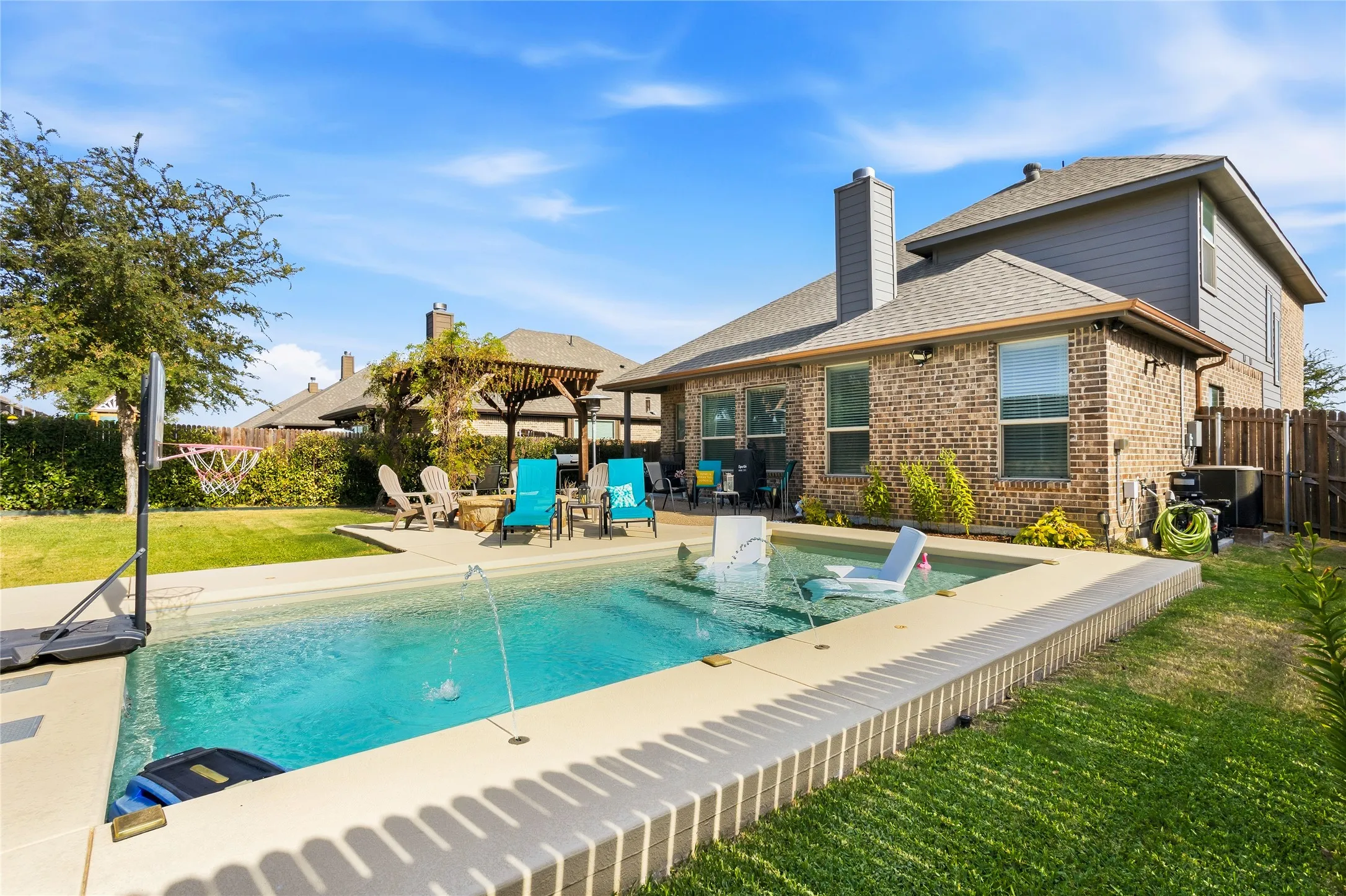 Gorgeous pool and pergola!