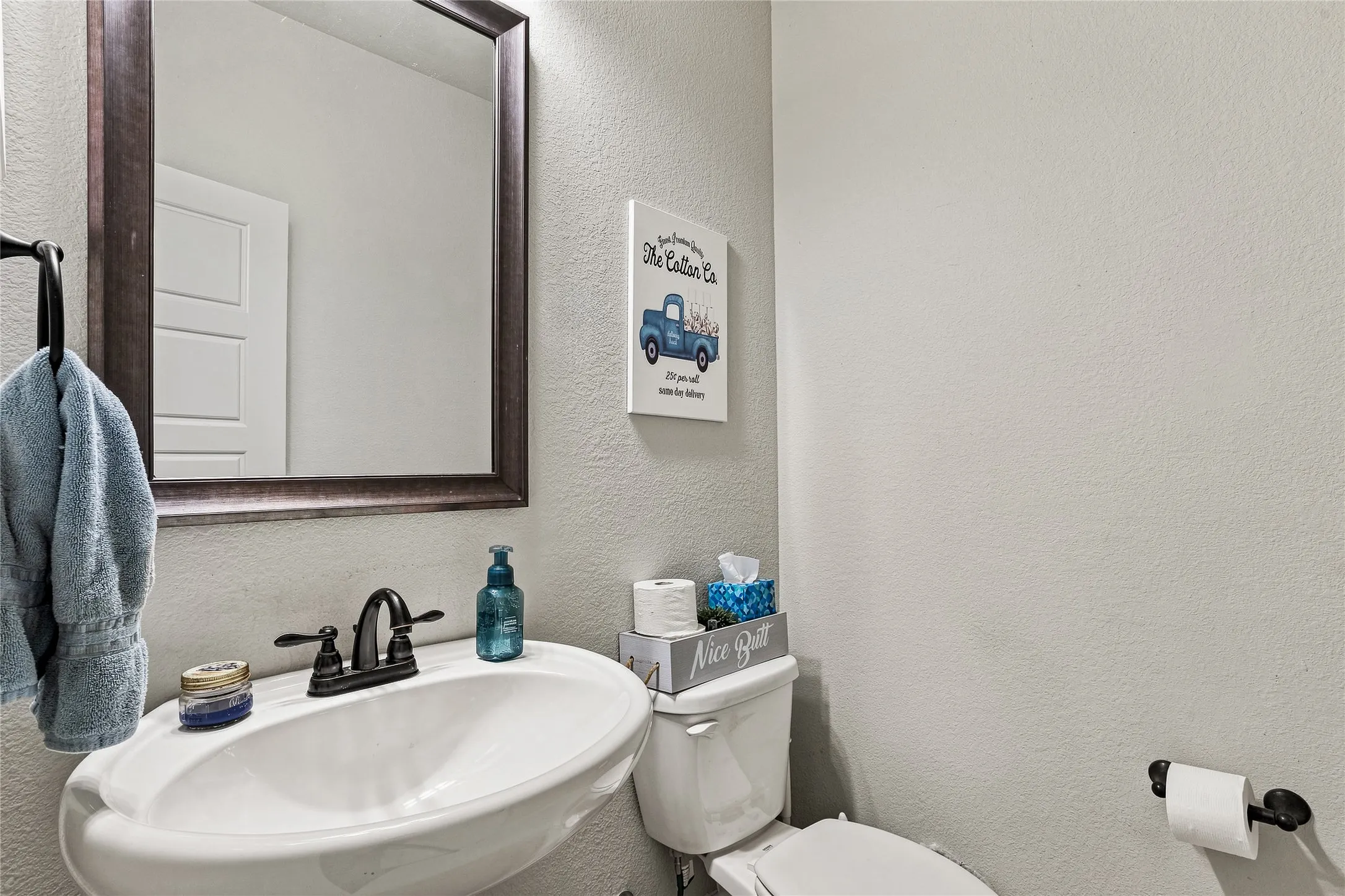 1/2 bath downstairs