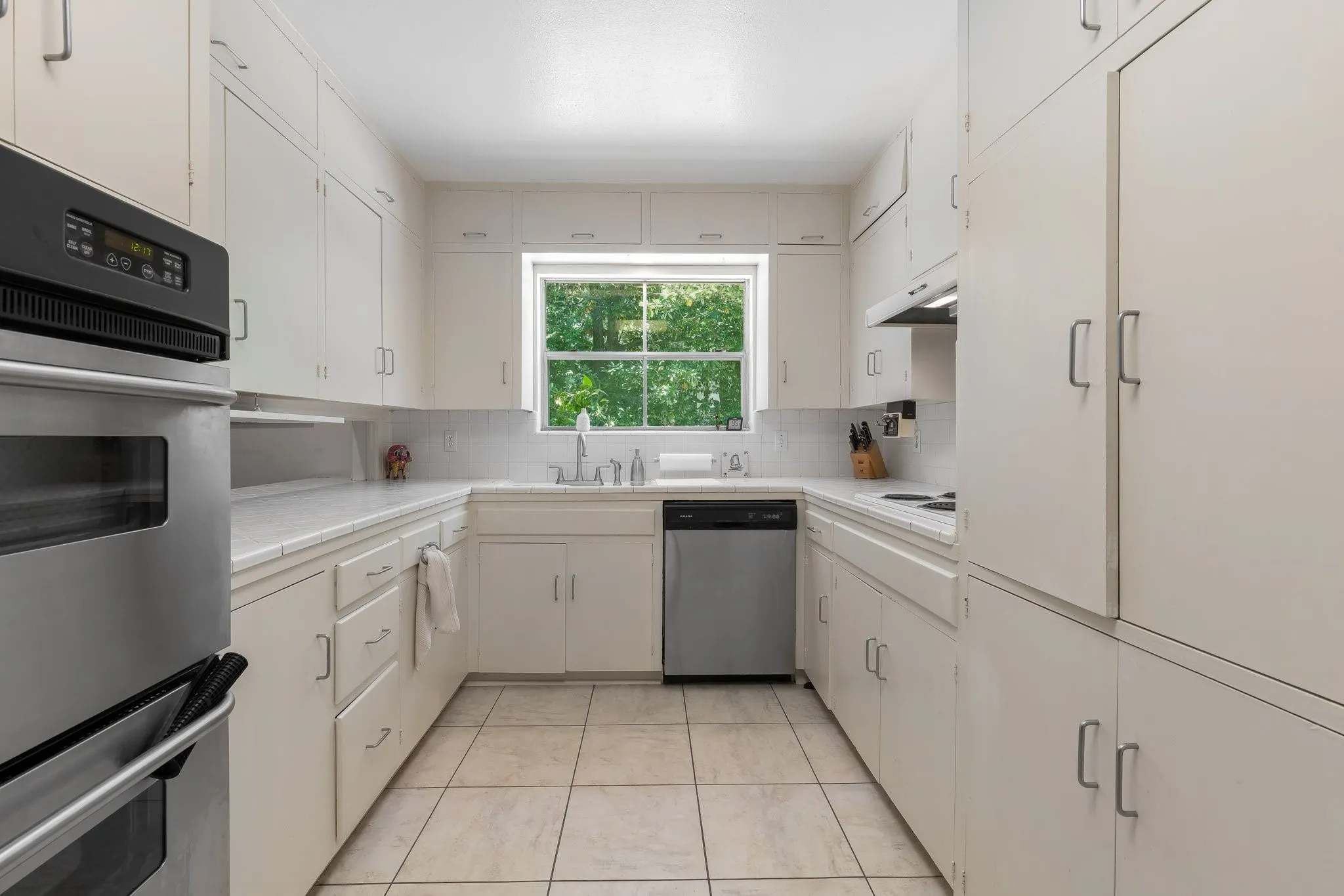 Single Family Residence For Sale in Dallas County , 13828 Hillcrest Road, Dallas, Texas 75240, 4 Bedroom, 3 Bathroom, 2 Garage spaces, 2,571 Sqft, built in 1961, mls#21359346, Real Estate Agent in Dallas, Homes For Sale in Dallas county, Homes For Sale in Dallas, Realtor in Dallas Texas, Real Estate Brokerage Independent Realty Texas, Luminita Cordes Realtor