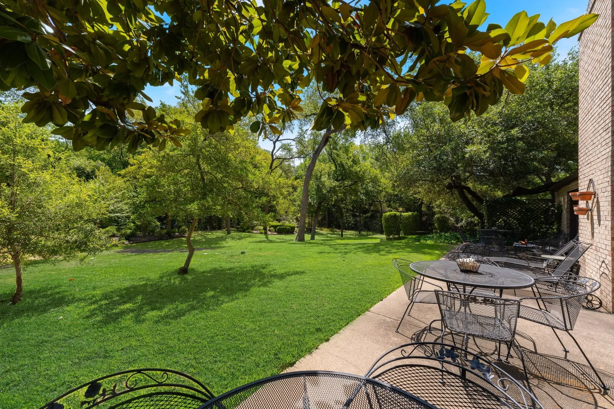 Single Family Residence For Sale in Dallas County , 13828 Hillcrest Road, Dallas, Texas 75240, 4 Bedroom, 3 Bathroom, 2 Garage spaces, 2,571 Sqft, built in 1961, mls#21359346, Real Estate Agent in Dallas, Homes For Sale in Dallas county, Homes For Sale in Dallas, Realtor in Dallas Texas, Real Estate Brokerage Independent Realty Texas, Luminita Cordes Realtor