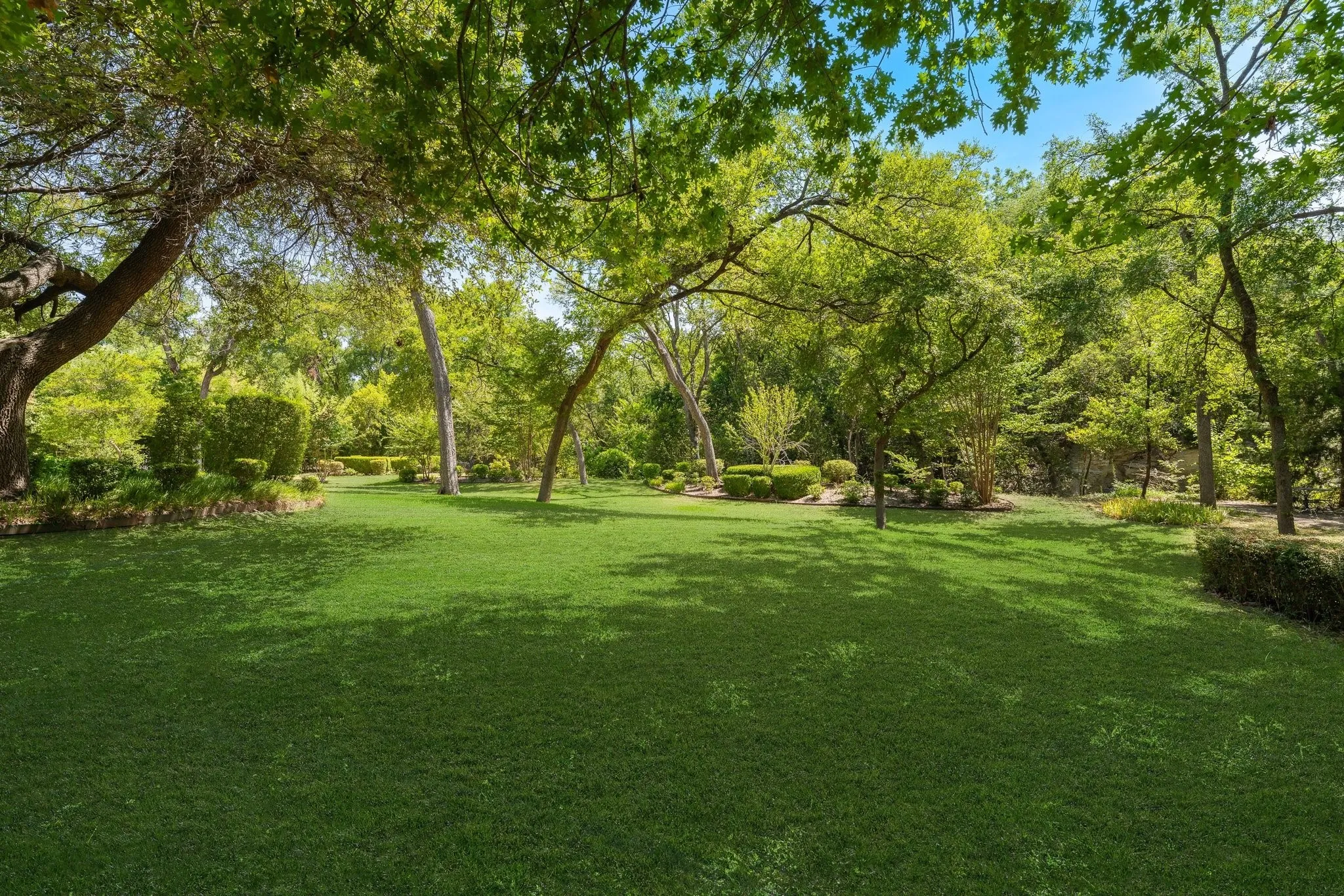 Single Family Residence For Sale in Dallas County , 13828 Hillcrest Road, Dallas, Texas 75240, 4 Bedroom, 3 Bathroom, 2 Garage spaces, 2,571 Sqft, built in 1961, mls#21359346, Real Estate Agent in Dallas, Homes For Sale in Dallas county, Homes For Sale in Dallas, Realtor in Dallas Texas, Real Estate Brokerage Independent Realty Texas, Luminita Cordes Realtor