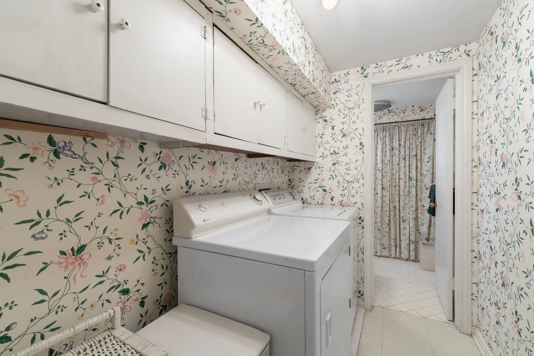 Single Family Residence For Sale in Dallas County , 13828 Hillcrest Road, Dallas, Texas 75240, 4 Bedroom, 3 Bathroom, 2 Garage spaces, 2,571 Sqft, built in 1961, mls#21359346, Real Estate Agent in Dallas, Homes For Sale in Dallas county, Homes For Sale in Dallas, Realtor in Dallas Texas, Real Estate Brokerage Independent Realty Texas, Luminita Cordes Realtor