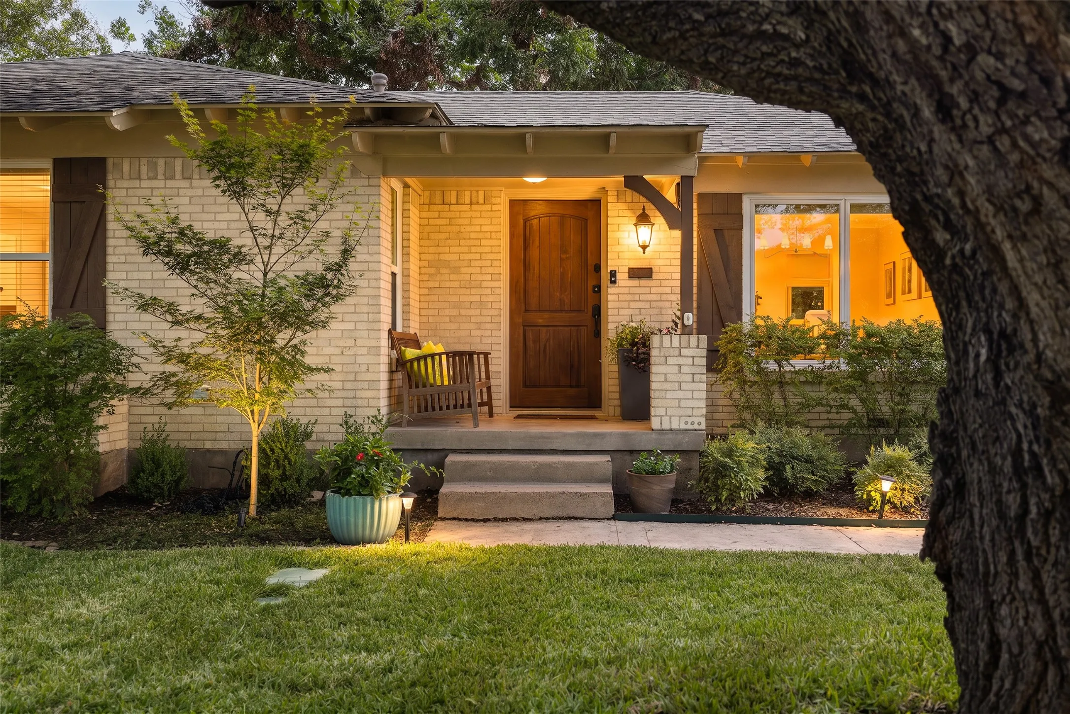 Single Family Residence For Sale in Dallas County , 6534 Winton Street, Dallas, Texas 75214, 3 Bedroom, 2 Bathroom, 2 Garage spaces, 1,892 Sqft, built in 1951, mls#21360208, Real Estate Agent in Dallas, Homes For Sale in Dallas county, Homes For Sale in Dallas, Realtor in Dallas Texas, Real Estate Brokerage Independent Realty Texas, Luminita Cordes Realtor