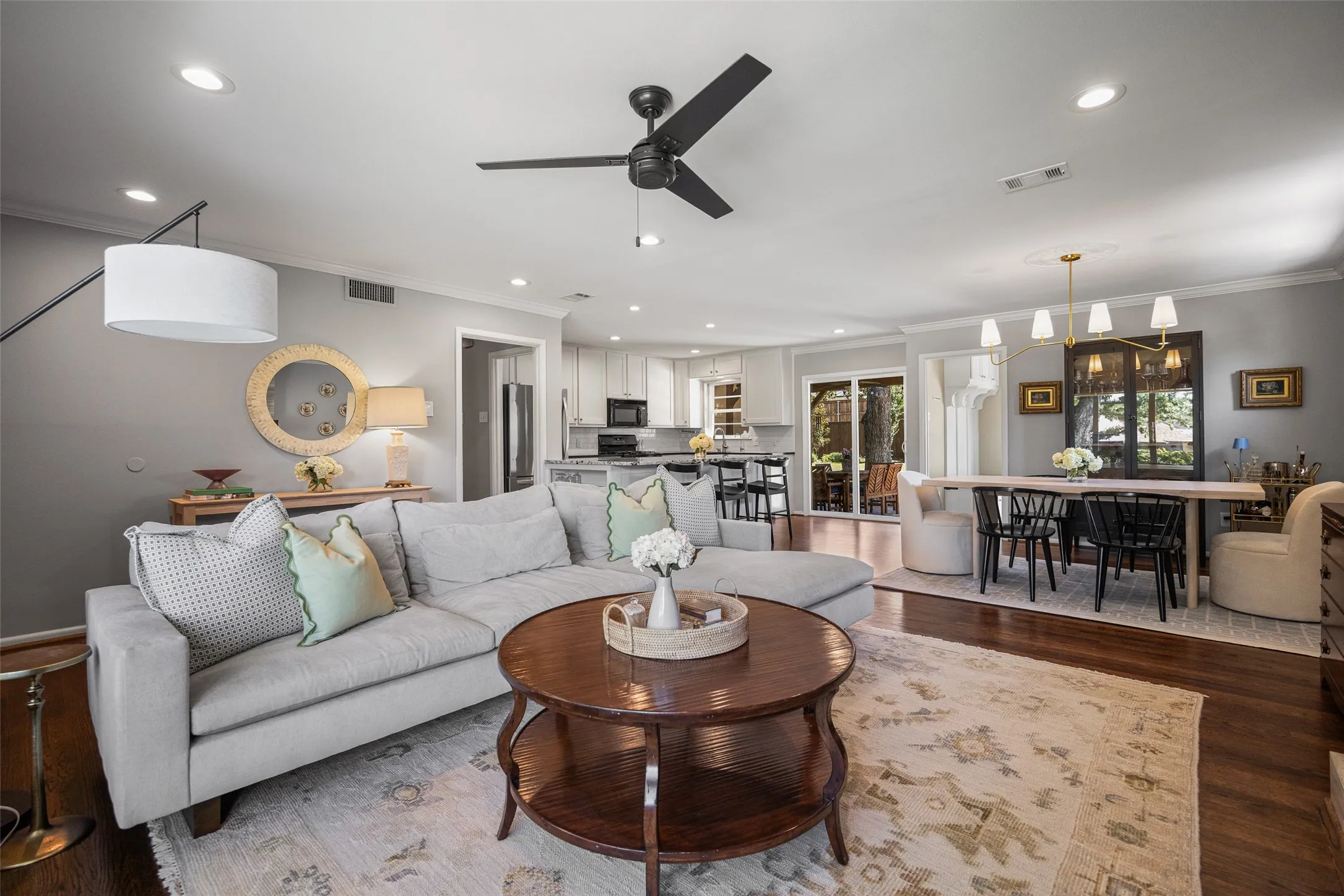 Single Family Residence For Sale in Dallas County , 6534 Winton Street, Dallas, Texas 75214, 3 Bedroom, 2 Bathroom, 2 Garage spaces, 1,892 Sqft, built in 1951, mls#21360208, Real Estate Agent in Dallas, Homes For Sale in Dallas county, Homes For Sale in Dallas, Realtor in Dallas Texas, Real Estate Brokerage Independent Realty Texas, Luminita Cordes Realtor