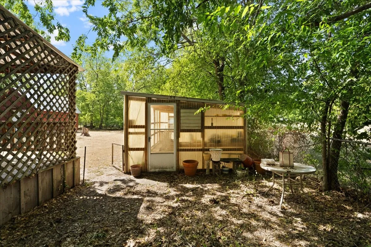 Single Family Residence For Sale in Navarro County , 309 SW 5th Street, Kerens, Texas 75144, 2 Bedroom, 2 Bathroom, 2 Garage spaces, 1,300 Sqft, built in 1949, mls#21360110, Real Estate Agent in Kerens, Homes For Sale in Navarro county, Homes For Sale in Kerens, Realtor in Kerens Texas, Real Estate Brokerage Independent Realty Texas, Luminita Cordes Realtor