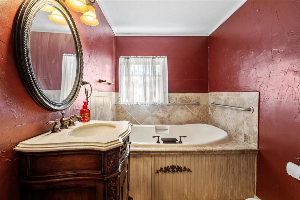 Single Family Residence For Sale in Navarro County , 309 SW 5th Street, Kerens, Texas 75144, 2 Bedroom, 2 Bathroom, 2 Garage spaces, 1,300 Sqft, built in 1949, mls#21360110, Real Estate Agent in Kerens, Homes For Sale in Navarro county, Homes For Sale in Kerens, Realtor in Kerens Texas, Real Estate Brokerage Independent Realty Texas, Luminita Cordes Realtor