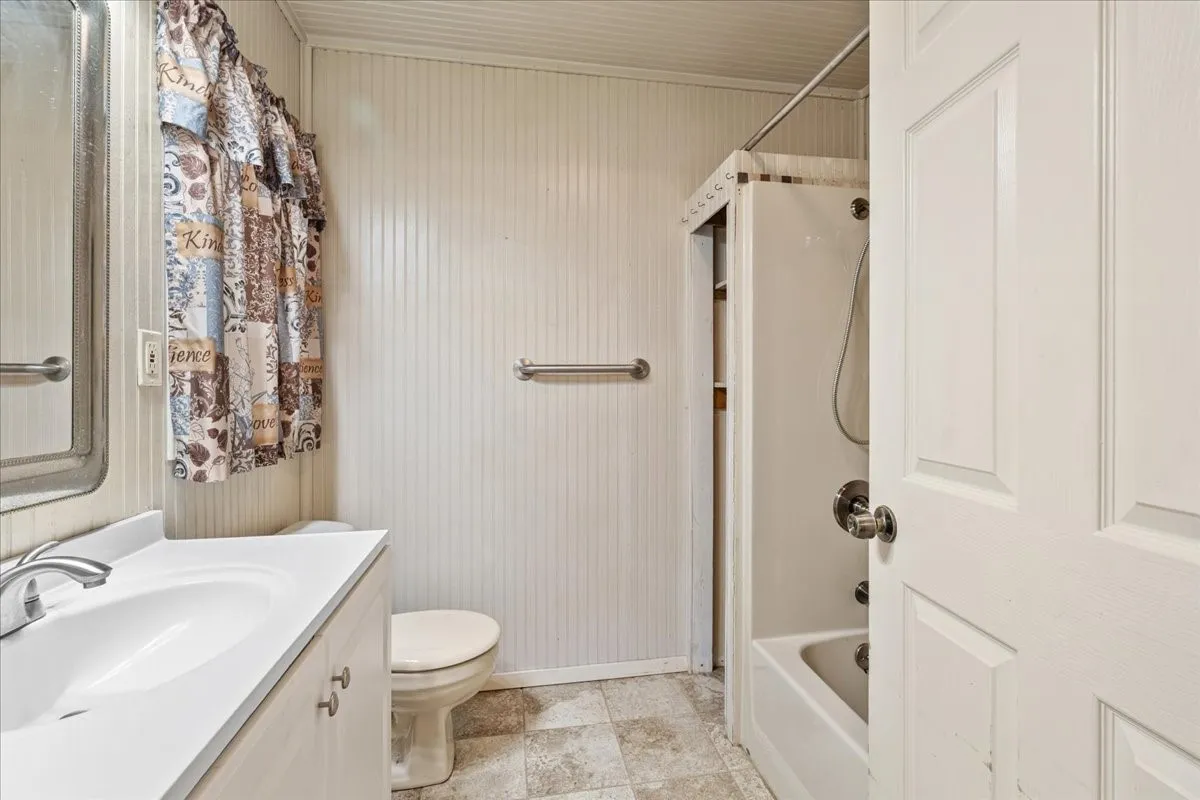 Single Family Residence For Sale in Navarro County , 309 SW 5th Street, Kerens, Texas 75144, 2 Bedroom, 2 Bathroom, 2 Garage spaces, 1,300 Sqft, built in 1949, mls#21360110, Real Estate Agent in Kerens, Homes For Sale in Navarro county, Homes For Sale in Kerens, Realtor in Kerens Texas, Real Estate Brokerage Independent Realty Texas, Luminita Cordes Realtor