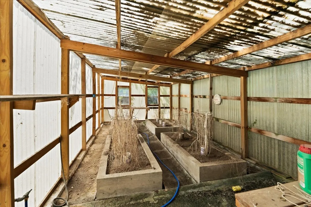 Single Family Residence For Sale in Navarro County , 309 SW 5th Street, Kerens, Texas 75144, 2 Bedroom, 2 Bathroom, 2 Garage spaces, 1,300 Sqft, built in 1949, mls#21360110, Real Estate Agent in Kerens, Homes For Sale in Navarro county, Homes For Sale in Kerens, Realtor in Kerens Texas, Real Estate Brokerage Independent Realty Texas, Luminita Cordes Realtor