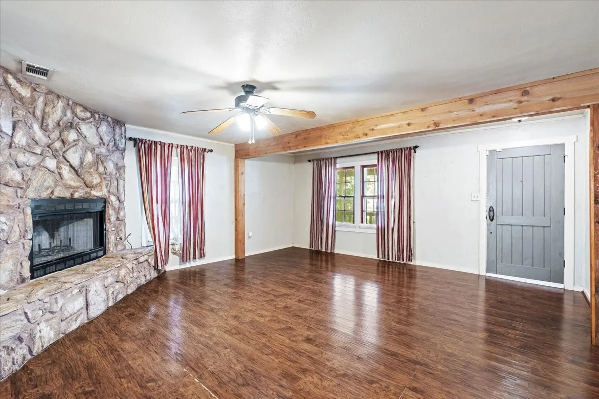Single Family Residence For Sale in Navarro County , 309 SW 5th Street, Kerens, Texas 75144, 2 Bedroom, 2 Bathroom, 2 Garage spaces, 1,300 Sqft, built in 1949, mls#21360110, Real Estate Agent in Kerens, Homes For Sale in Navarro county, Homes For Sale in Kerens, Realtor in Kerens Texas, Real Estate Brokerage Independent Realty Texas, Luminita Cordes Realtor