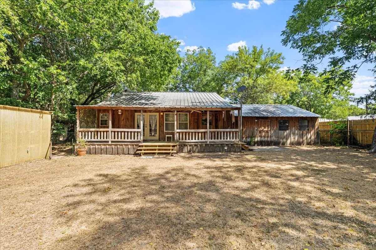Single Family Residence For Sale in Navarro County , 309 SW 5th Street, Kerens, Texas 75144, 2 Bedroom, 2 Bathroom, 2 Garage spaces, 1,300 Sqft, built in 1949, mls#21360110, Real Estate Agent in Kerens, Homes For Sale in Navarro county, Homes For Sale in Kerens, Realtor in Kerens Texas, Real Estate Brokerage Independent Realty Texas, Luminita Cordes Realtor
