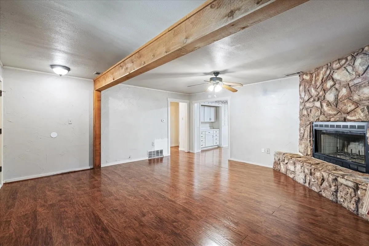 Single Family Residence For Sale in Navarro County , 309 SW 5th Street, Kerens, Texas 75144, 2 Bedroom, 2 Bathroom, 2 Garage spaces, 1,300 Sqft, built in 1949, mls#21360110, Real Estate Agent in Kerens, Homes For Sale in Navarro county, Homes For Sale in Kerens, Realtor in Kerens Texas, Real Estate Brokerage Independent Realty Texas, Luminita Cordes Realtor