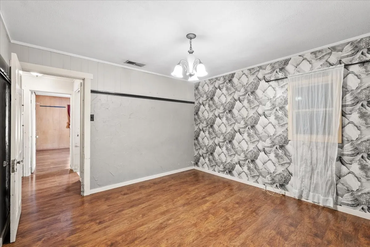 Single Family Residence For Sale in Navarro County , 309 SW 5th Street, Kerens, Texas 75144, 2 Bedroom, 2 Bathroom, 2 Garage spaces, 1,300 Sqft, built in 1949, mls#21360110, Real Estate Agent in Kerens, Homes For Sale in Navarro county, Homes For Sale in Kerens, Realtor in Kerens Texas, Real Estate Brokerage Independent Realty Texas, Luminita Cordes Realtor