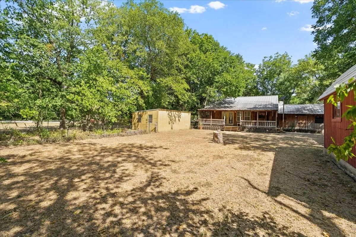 Single Family Residence For Sale in Navarro County , 309 SW 5th Street, Kerens, Texas 75144, 2 Bedroom, 2 Bathroom, 2 Garage spaces, 1,300 Sqft, built in 1949, mls#21360110, Real Estate Agent in Kerens, Homes For Sale in Navarro county, Homes For Sale in Kerens, Realtor in Kerens Texas, Real Estate Brokerage Independent Realty Texas, Luminita Cordes Realtor