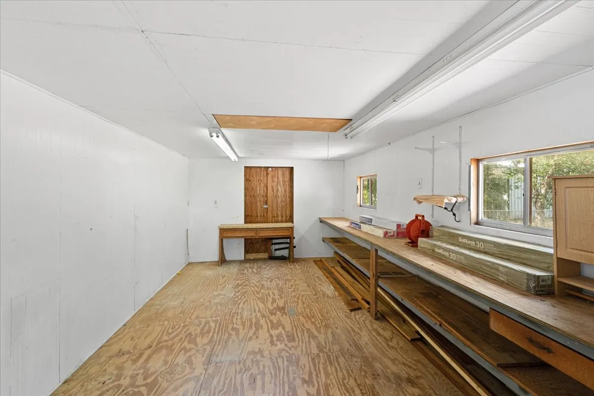 Single Family Residence For Sale in Navarro County , 309 SW 5th Street, Kerens, Texas 75144, 2 Bedroom, 2 Bathroom, 2 Garage spaces, 1,300 Sqft, built in 1949, mls#21360110, Real Estate Agent in Kerens, Homes For Sale in Navarro county, Homes For Sale in Kerens, Realtor in Kerens Texas, Real Estate Brokerage Independent Realty Texas, Luminita Cordes Realtor
