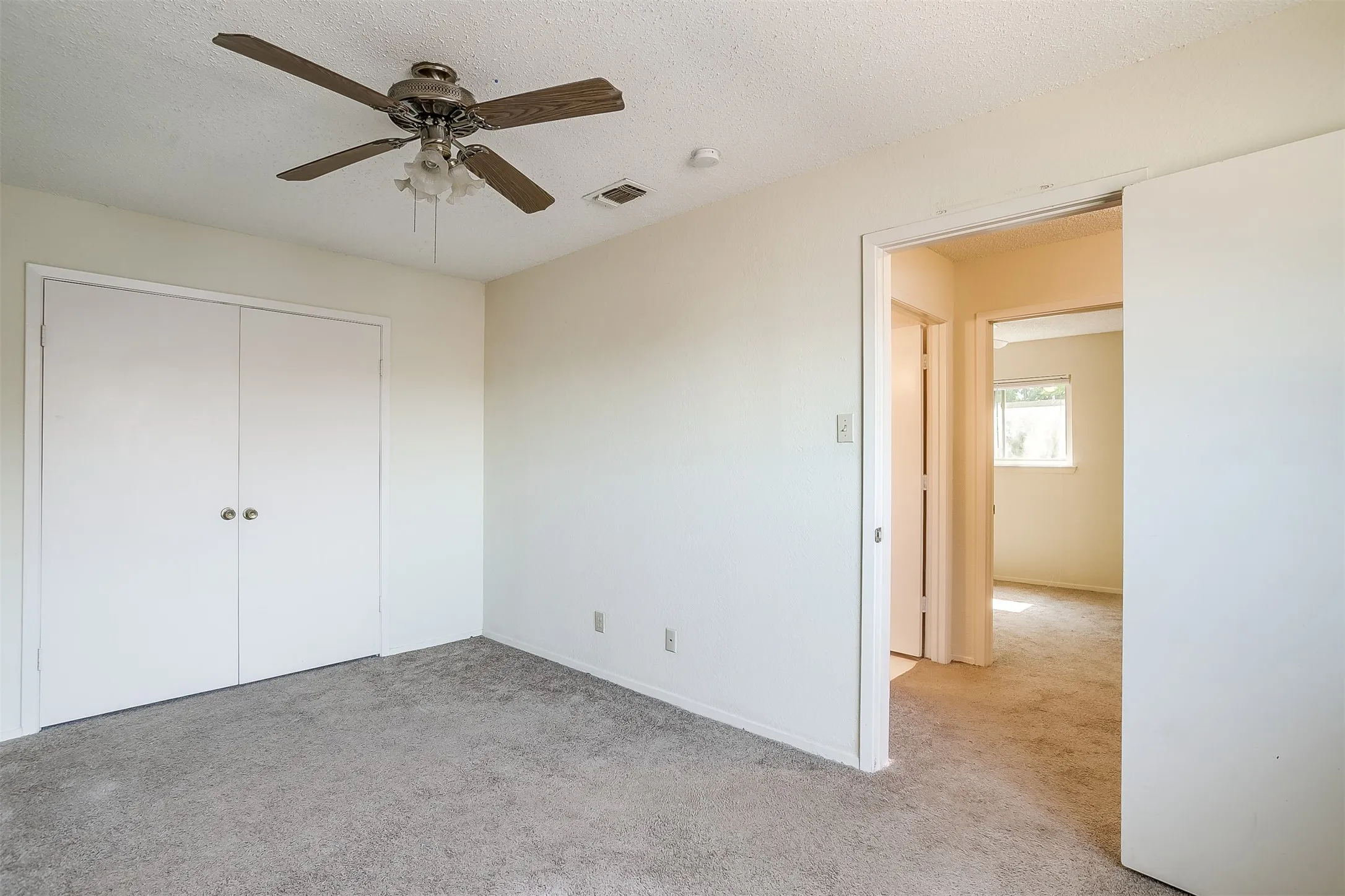 Duplex For Rent in Tarrant County , 127 Allencrest Drive, White Settlement, Texas 76108, 3 Bedroom, 2 Bathroom, 2 Garage spaces, 1,424 Sqft, built in 1984, mls#21356947, Real Estate Agent in White Settlement, Homes For Rent in Tarrant county, Homes For Rent in White Settlement, Realtor in White Settlement Texas, Real Estate Brokerage Independent Realty Texas, Luminita Cordes Realtor