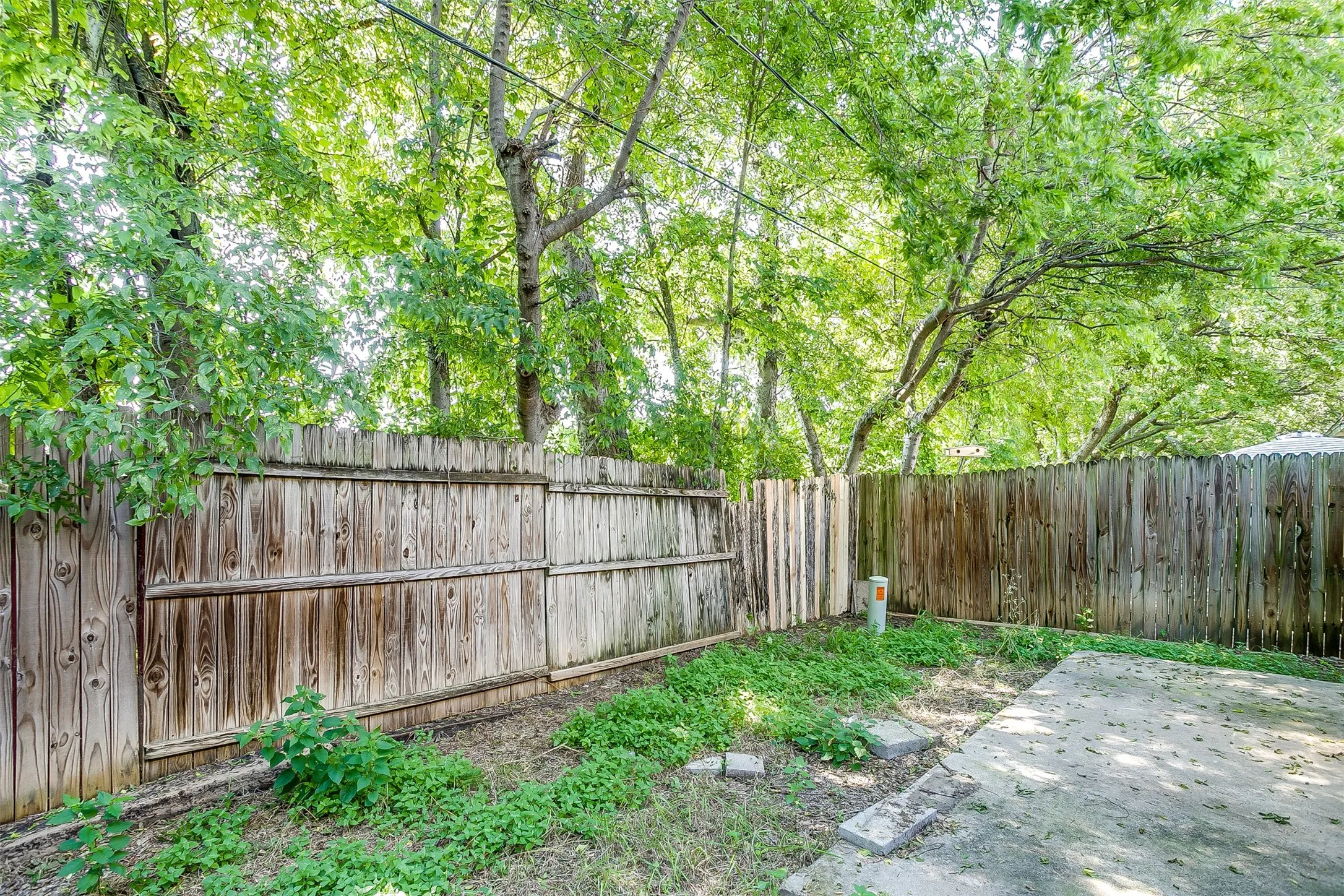 Duplex For Rent in Tarrant County , 127 Allencrest Drive, White Settlement, Texas 76108, 3 Bedroom, 2 Bathroom, 2 Garage spaces, 1,424 Sqft, built in 1984, mls#21356947, Real Estate Agent in White Settlement, Homes For Rent in Tarrant county, Homes For Rent in White Settlement, Realtor in White Settlement Texas, Real Estate Brokerage Independent Realty Texas, Luminita Cordes Realtor