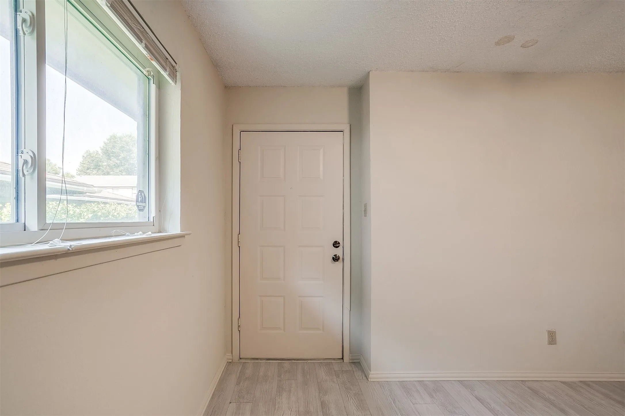 Duplex For Rent in Tarrant County , 127 Allencrest Drive, White Settlement, Texas 76108, 3 Bedroom, 2 Bathroom, 2 Garage spaces, 1,424 Sqft, built in 1984, mls#21356947, Real Estate Agent in White Settlement, Homes For Rent in Tarrant county, Homes For Rent in White Settlement, Realtor in White Settlement Texas, Real Estate Brokerage Independent Realty Texas, Luminita Cordes Realtor