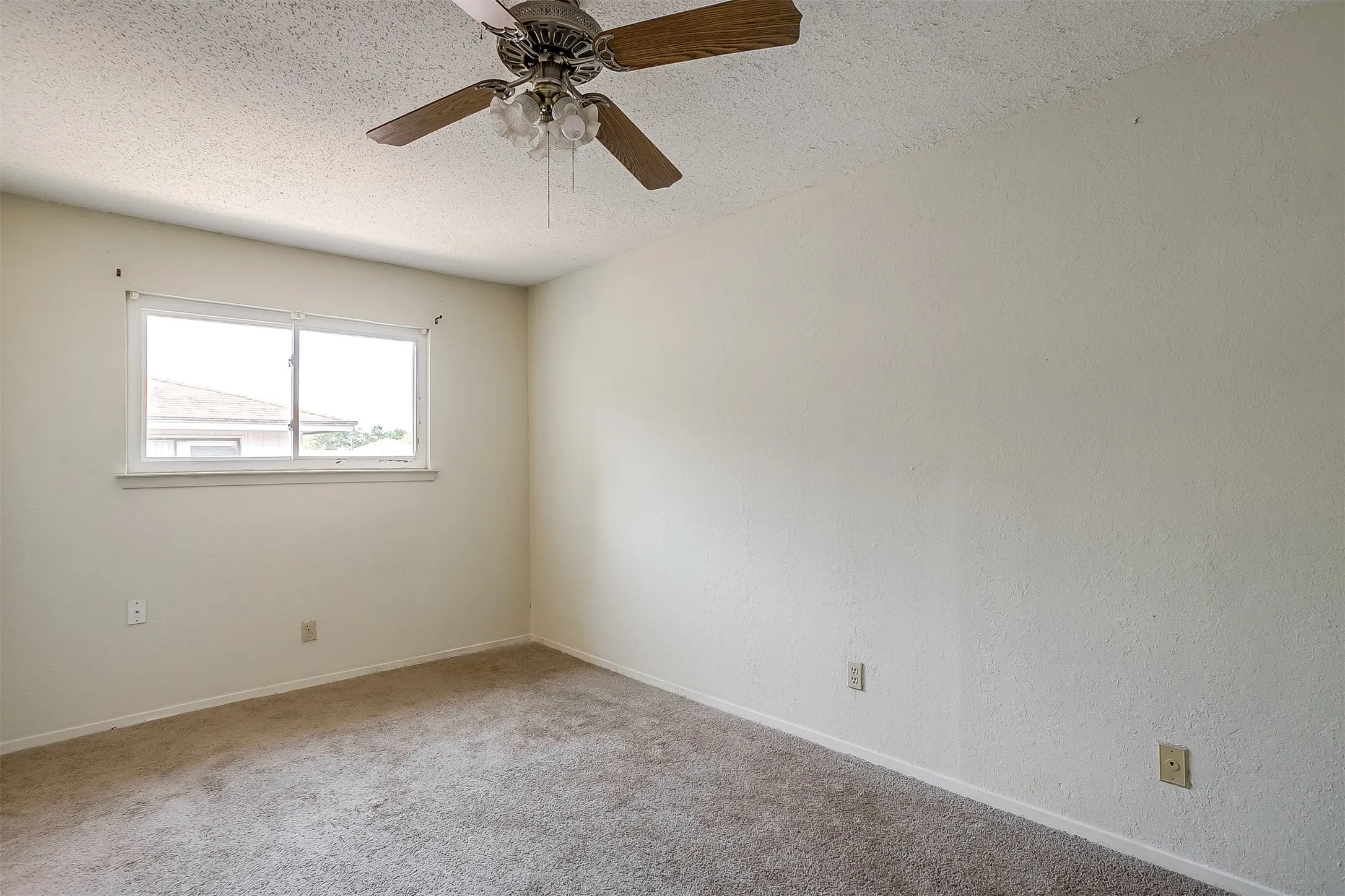 Duplex For Rent in Tarrant County , 127 Allencrest Drive, White Settlement, Texas 76108, 3 Bedroom, 2 Bathroom, 2 Garage spaces, 1,424 Sqft, built in 1984, mls#21356947, Real Estate Agent in White Settlement, Homes For Rent in Tarrant county, Homes For Rent in White Settlement, Realtor in White Settlement Texas, Real Estate Brokerage Independent Realty Texas, Luminita Cordes Realtor