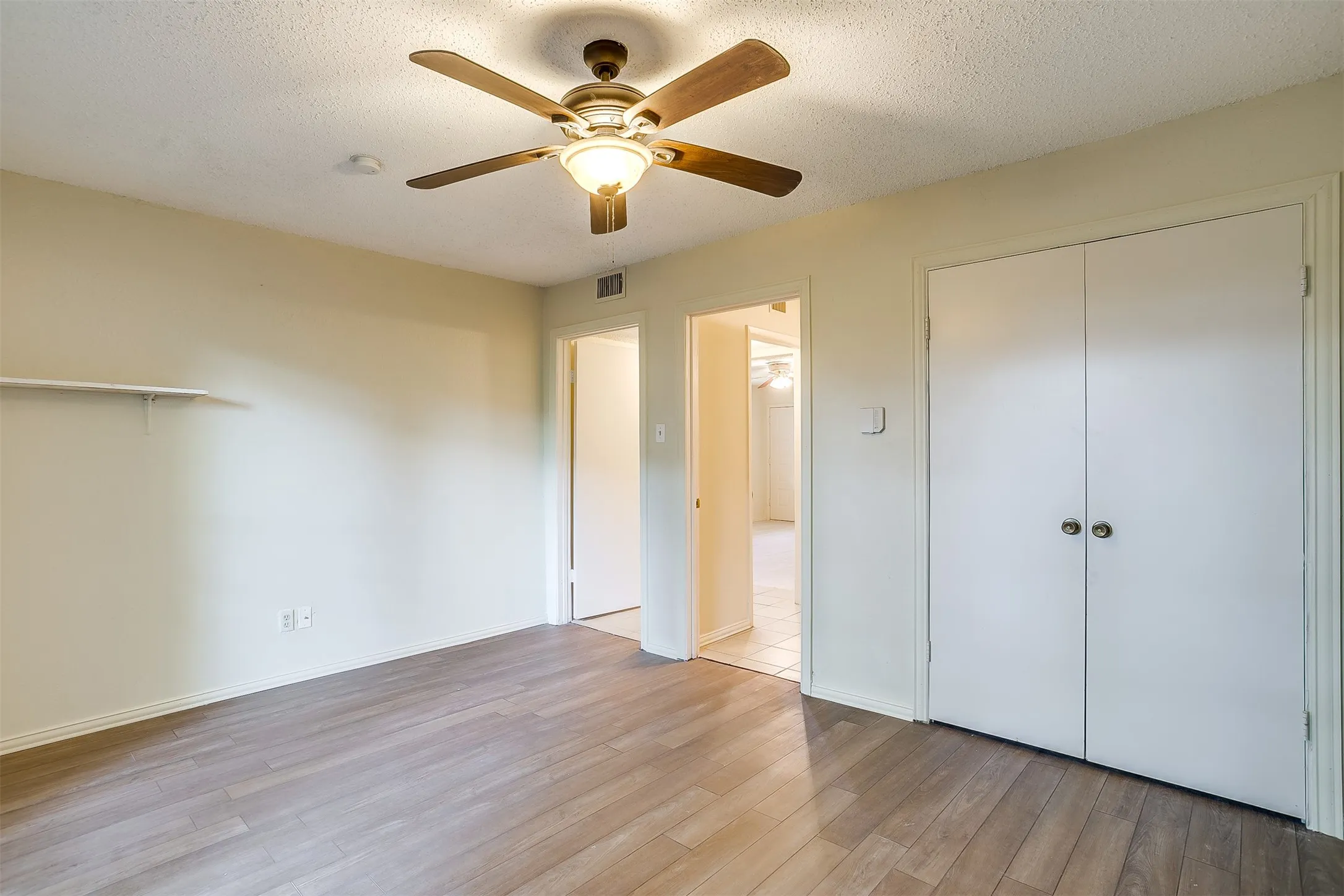 Duplex For Rent in Tarrant County , 127 Allencrest Drive, White Settlement, Texas 76108, 3 Bedroom, 2 Bathroom, 2 Garage spaces, 1,424 Sqft, built in 1984, mls#21356947, Real Estate Agent in White Settlement, Homes For Rent in Tarrant county, Homes For Rent in White Settlement, Realtor in White Settlement Texas, Real Estate Brokerage Independent Realty Texas, Luminita Cordes Realtor