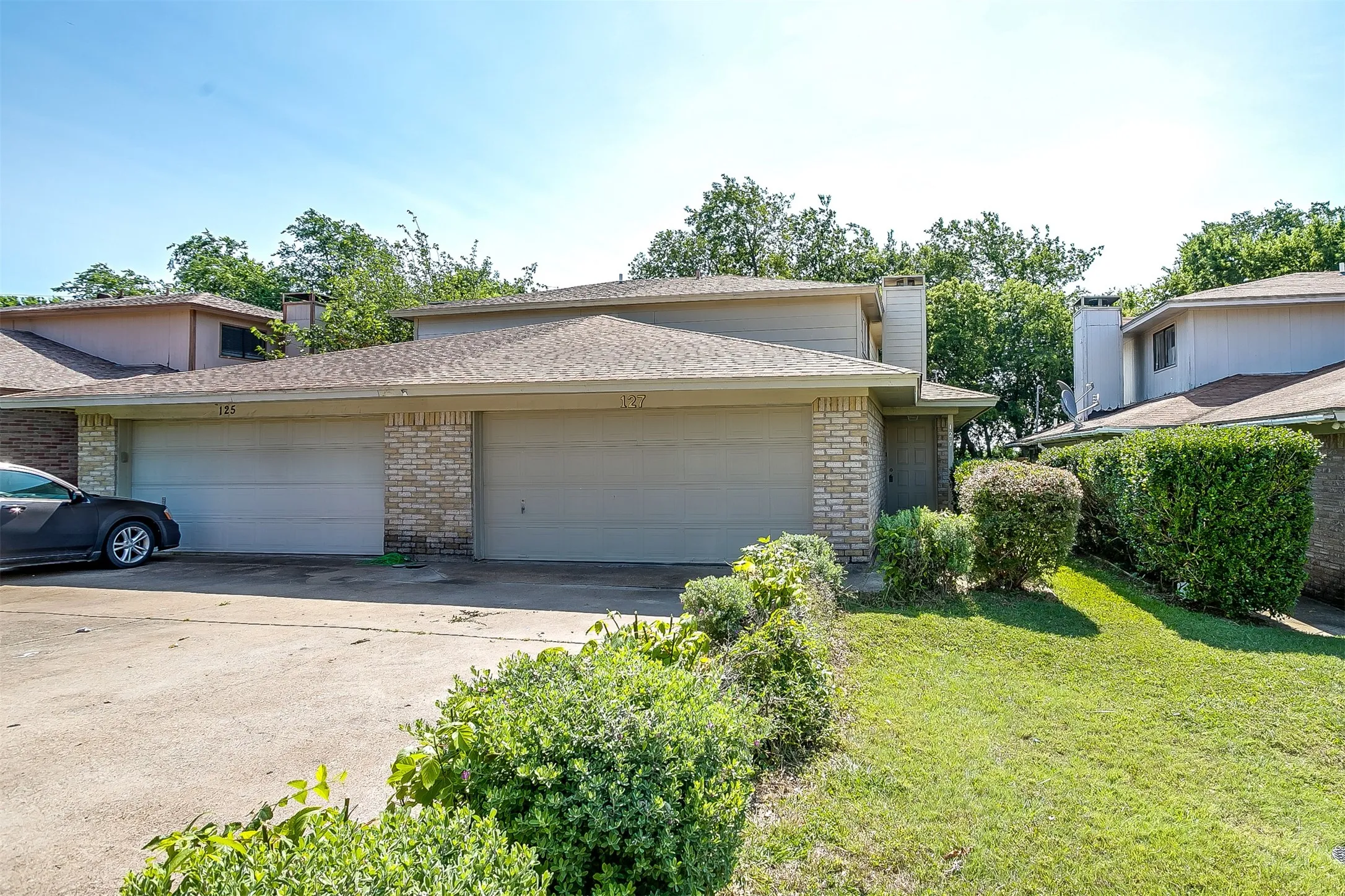 Duplex For Rent in Tarrant County , 127 Allencrest Drive, White Settlement, Texas 76108, 3 Bedroom, 2 Bathroom, 2 Garage spaces, 1,424 Sqft, built in 1984, mls#21356947, Real Estate Agent in White Settlement, Homes For Rent in Tarrant county, Homes For Rent in White Settlement, Realtor in White Settlement Texas, Real Estate Brokerage Independent Realty Texas, Luminita Cordes Realtor
