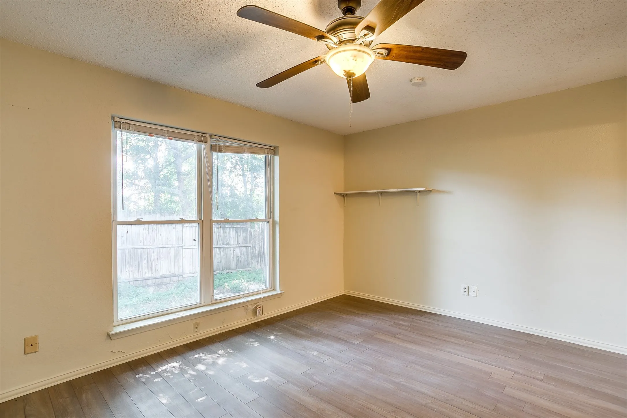 Duplex For Rent in Tarrant County , 127 Allencrest Drive, White Settlement, Texas 76108, 3 Bedroom, 2 Bathroom, 2 Garage spaces, 1,424 Sqft, built in 1984, mls#21356947, Real Estate Agent in White Settlement, Homes For Rent in Tarrant county, Homes For Rent in White Settlement, Realtor in White Settlement Texas, Real Estate Brokerage Independent Realty Texas, Luminita Cordes Realtor