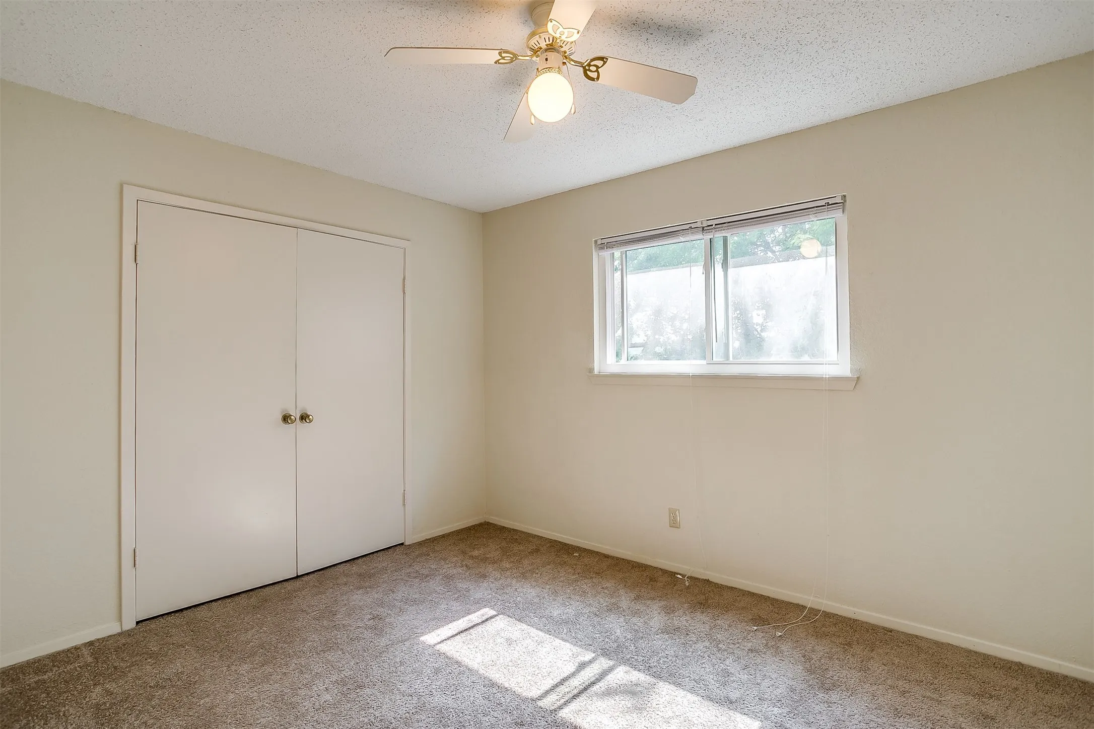 Duplex For Rent in Tarrant County , 127 Allencrest Drive, White Settlement, Texas 76108, 3 Bedroom, 2 Bathroom, 2 Garage spaces, 1,424 Sqft, built in 1984, mls#21356947, Real Estate Agent in White Settlement, Homes For Rent in Tarrant county, Homes For Rent in White Settlement, Realtor in White Settlement Texas, Real Estate Brokerage Independent Realty Texas, Luminita Cordes Realtor
