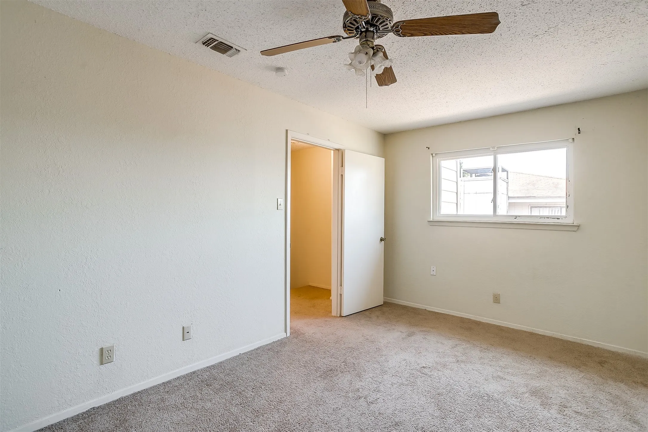 Duplex For Rent in Tarrant County , 127 Allencrest Drive, White Settlement, Texas 76108, 3 Bedroom, 2 Bathroom, 2 Garage spaces, 1,424 Sqft, built in 1984, mls#21356947, Real Estate Agent in White Settlement, Homes For Rent in Tarrant county, Homes For Rent in White Settlement, Realtor in White Settlement Texas, Real Estate Brokerage Independent Realty Texas, Luminita Cordes Realtor
