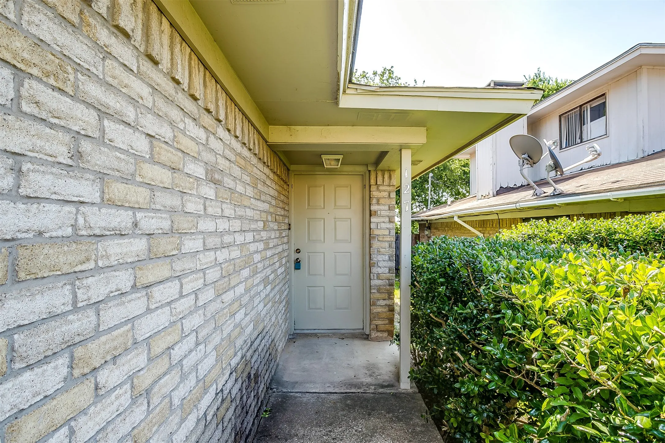 Duplex For Rent in Tarrant County , 127 Allencrest Drive, White Settlement, Texas 76108, 3 Bedroom, 2 Bathroom, 2 Garage spaces, 1,424 Sqft, built in 1984, mls#21356947, Real Estate Agent in White Settlement, Homes For Rent in Tarrant county, Homes For Rent in White Settlement, Realtor in White Settlement Texas, Real Estate Brokerage Independent Realty Texas, Luminita Cordes Realtor